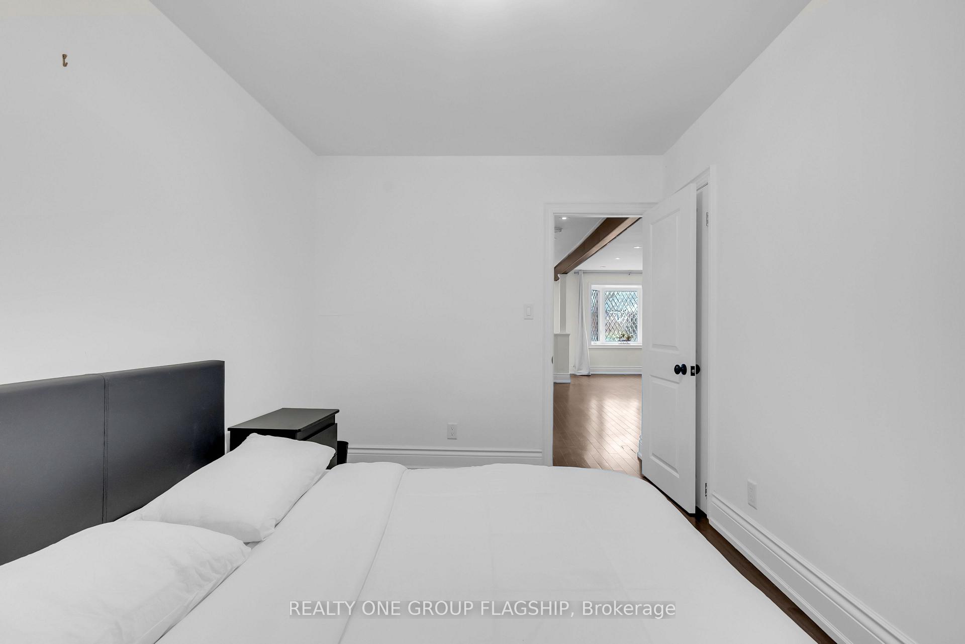 Photo 24 of 19 Yorkview Drive, Etobicoke, Stonegate-Queensway — HOMEH