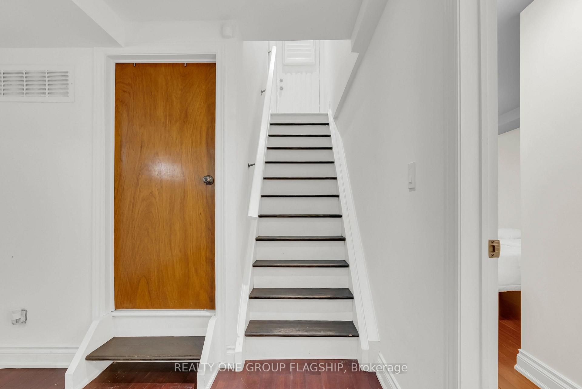 Photo 27 of 19 Yorkview Drive, Etobicoke, Stonegate-Queensway — HOMEH
