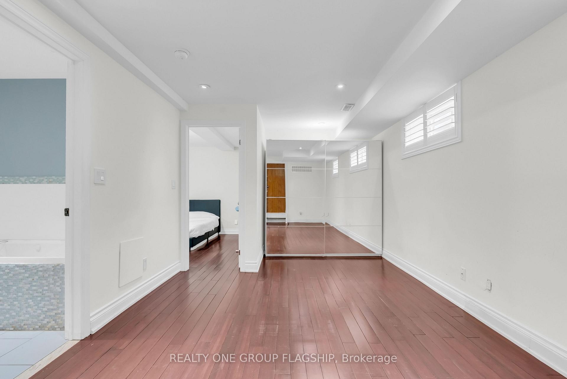 Photo 28 of 19 Yorkview Drive, Etobicoke, Stonegate-Queensway — HOMEH