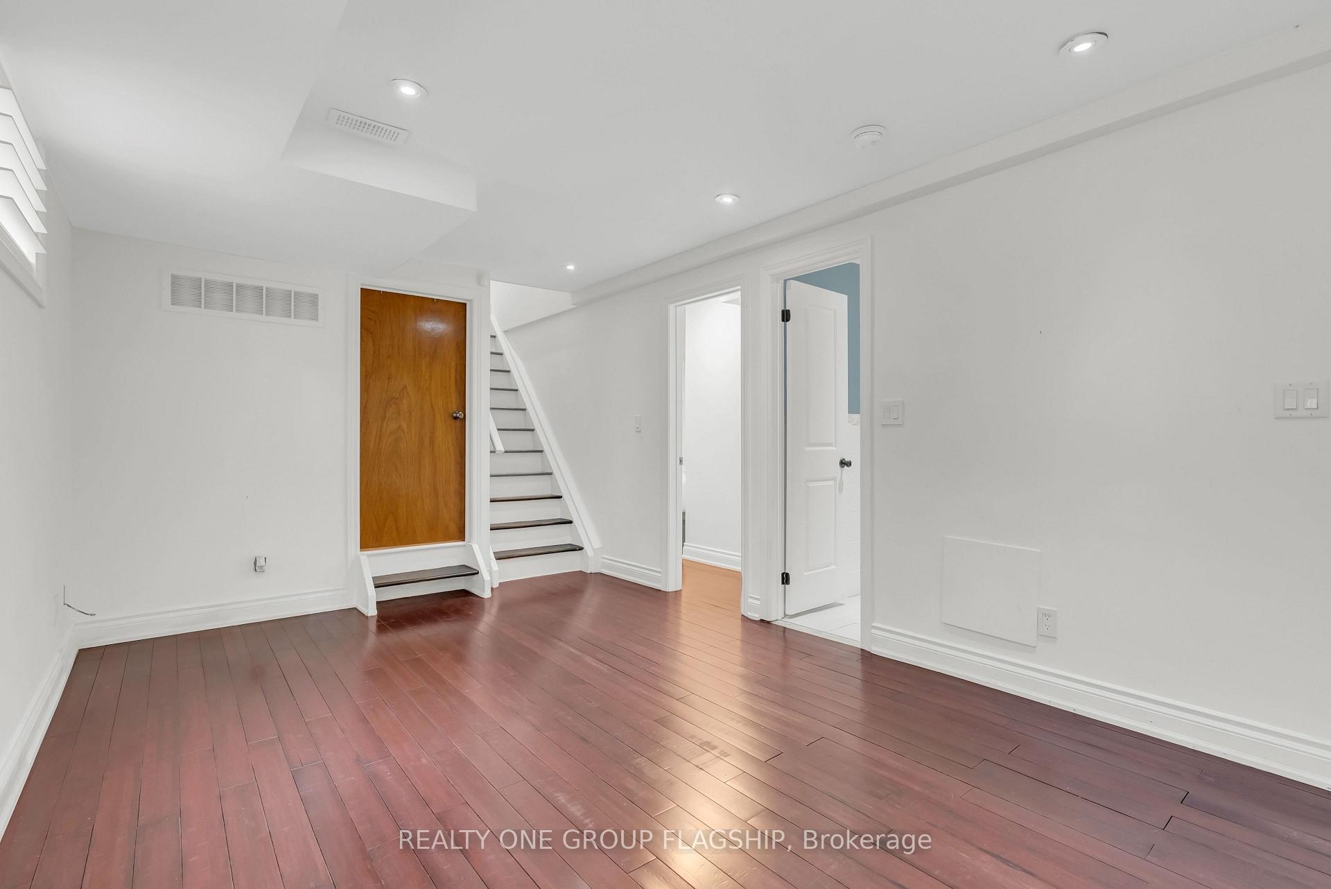 Photo 29 of 19 Yorkview Drive, Etobicoke, Stonegate-Queensway — HOMEH