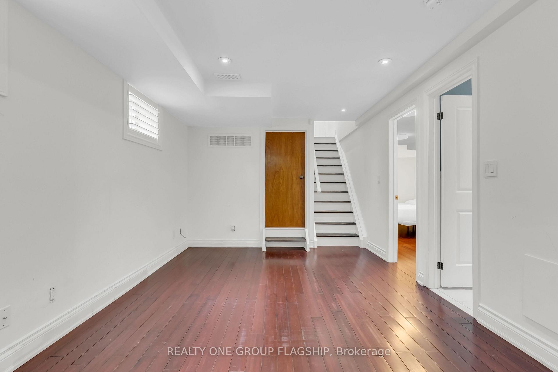Photo 30 of 19 Yorkview Drive, Etobicoke, Stonegate-Queensway — HOMEH