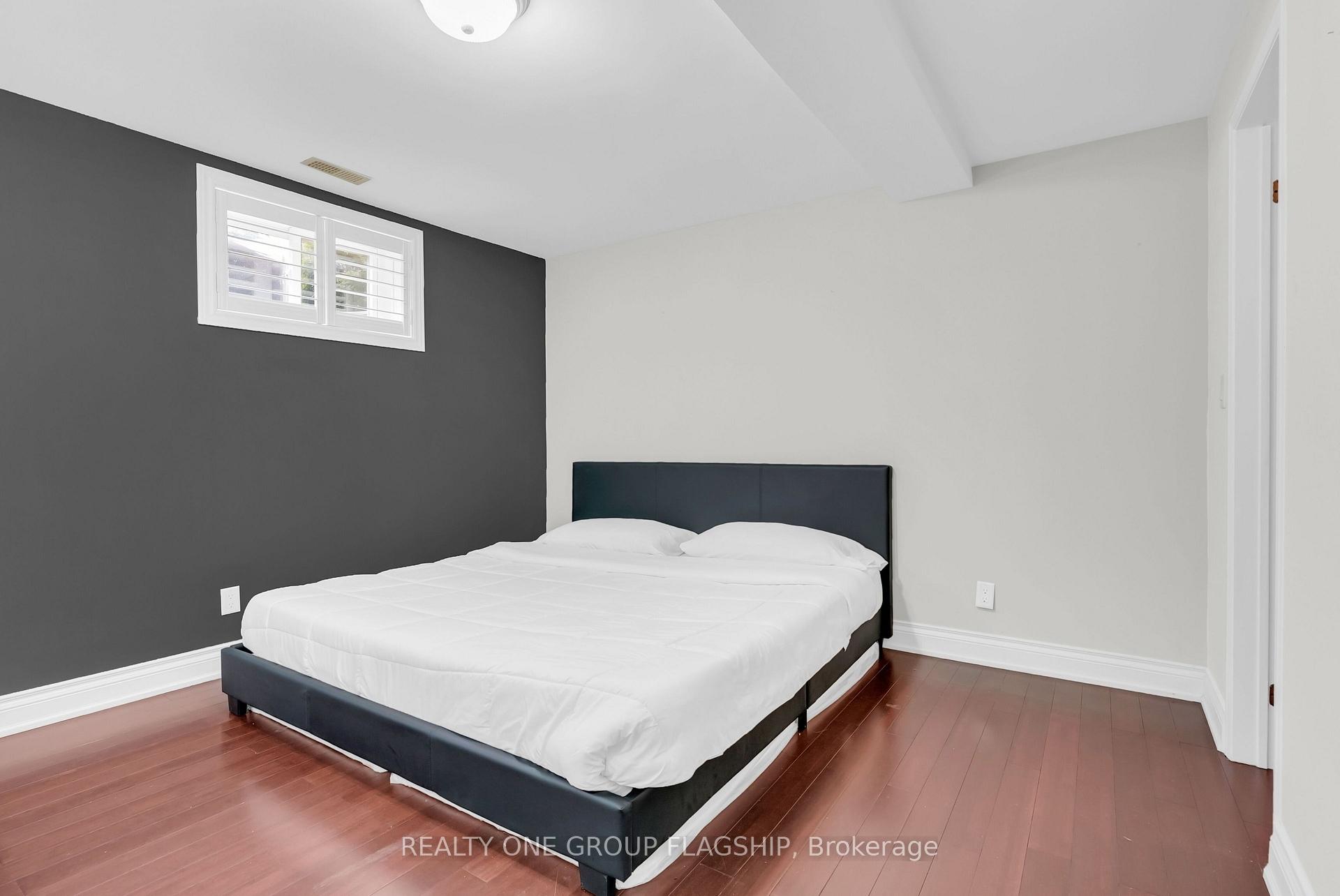 Photo 31 of 19 Yorkview Drive, Etobicoke, Stonegate-Queensway — HOMEH