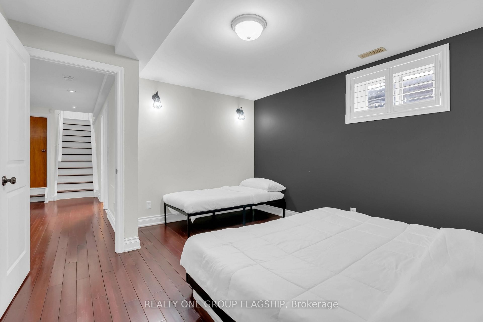 Photo 32 of 19 Yorkview Drive, Etobicoke, Stonegate-Queensway — HOMEH