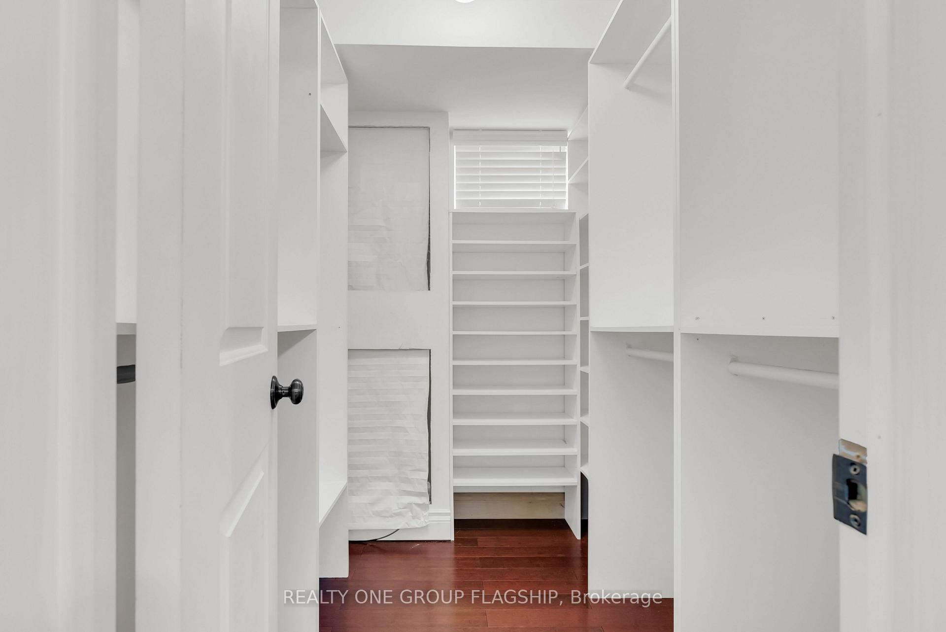 Photo 33 of 19 Yorkview Drive, Etobicoke, Stonegate-Queensway — HOMEH