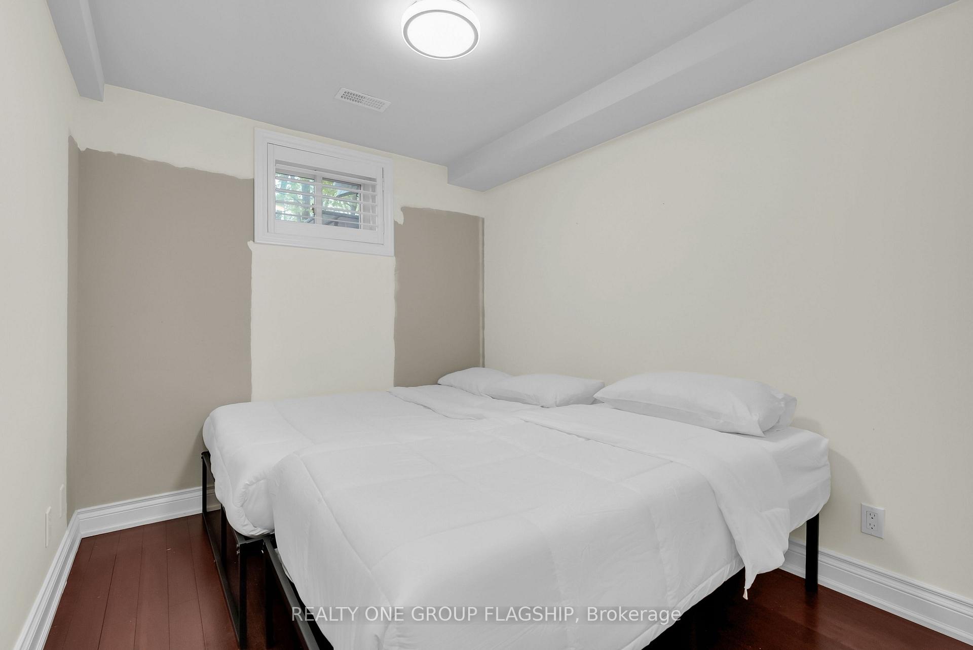 Photo 34 of 19 Yorkview Drive, Etobicoke, Stonegate-Queensway — HOMEH