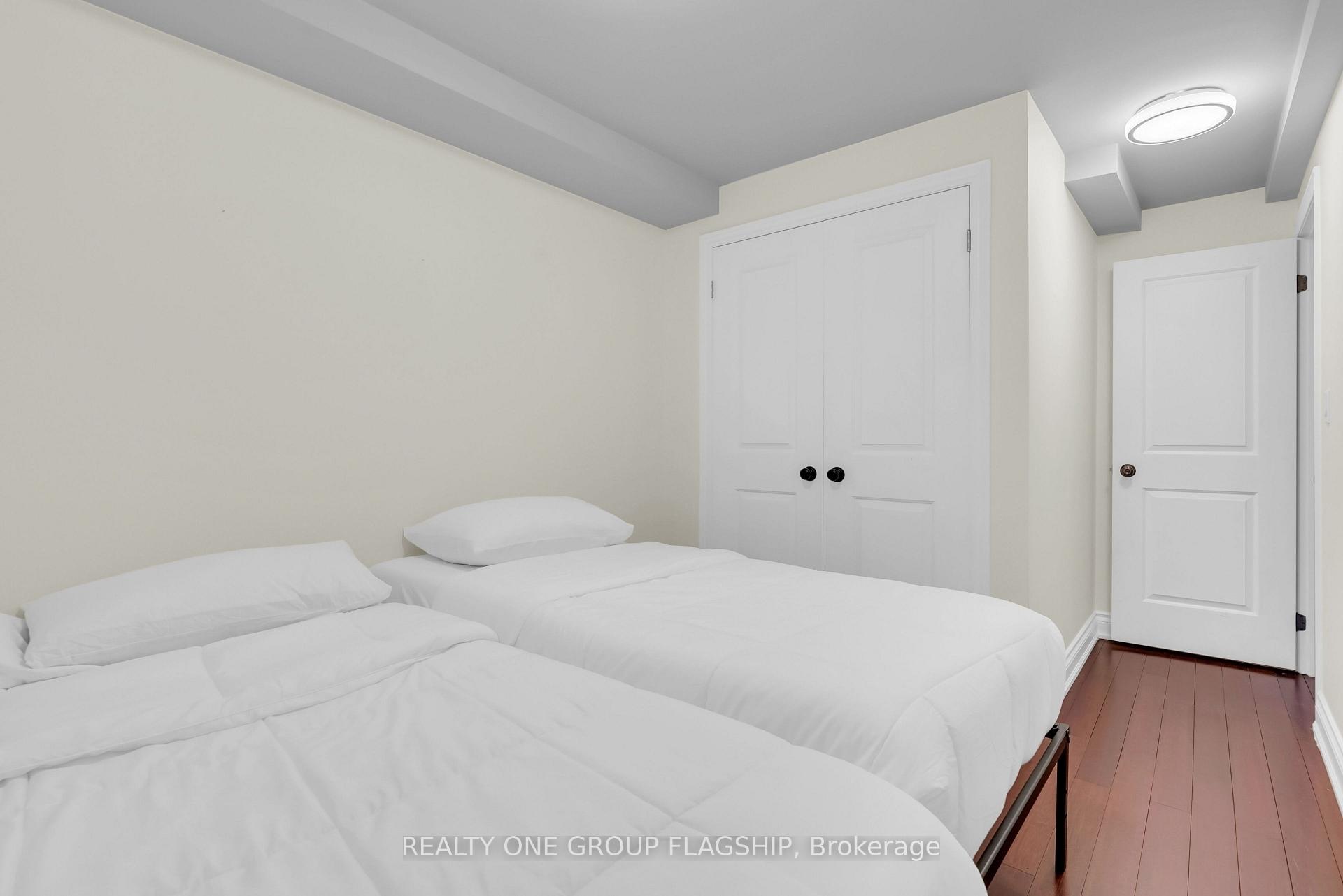 Photo 35 of 19 Yorkview Drive, Etobicoke, Stonegate-Queensway — HOMEH