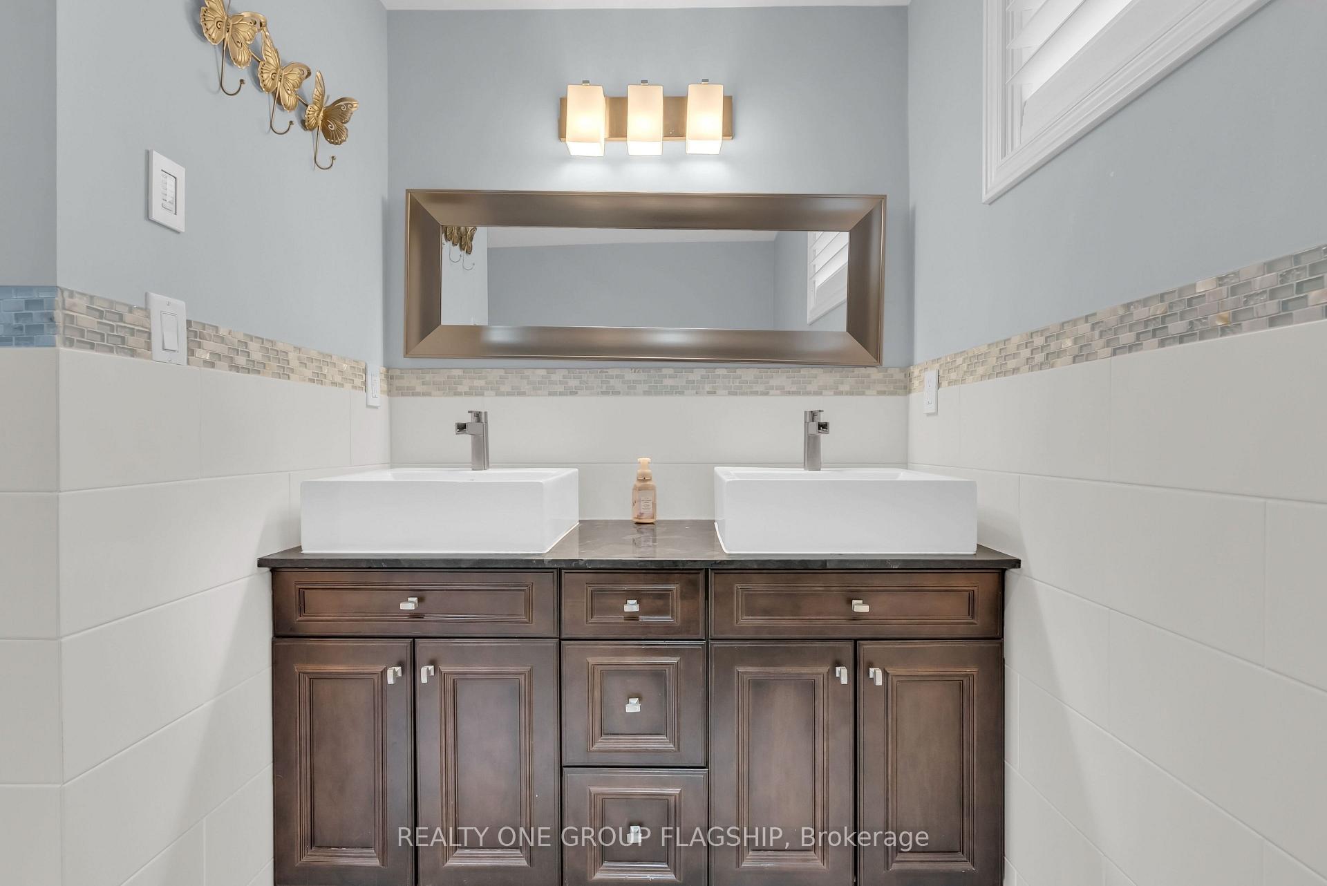 Photo 37 of 19 Yorkview Drive, Etobicoke, Stonegate-Queensway — HOMEH