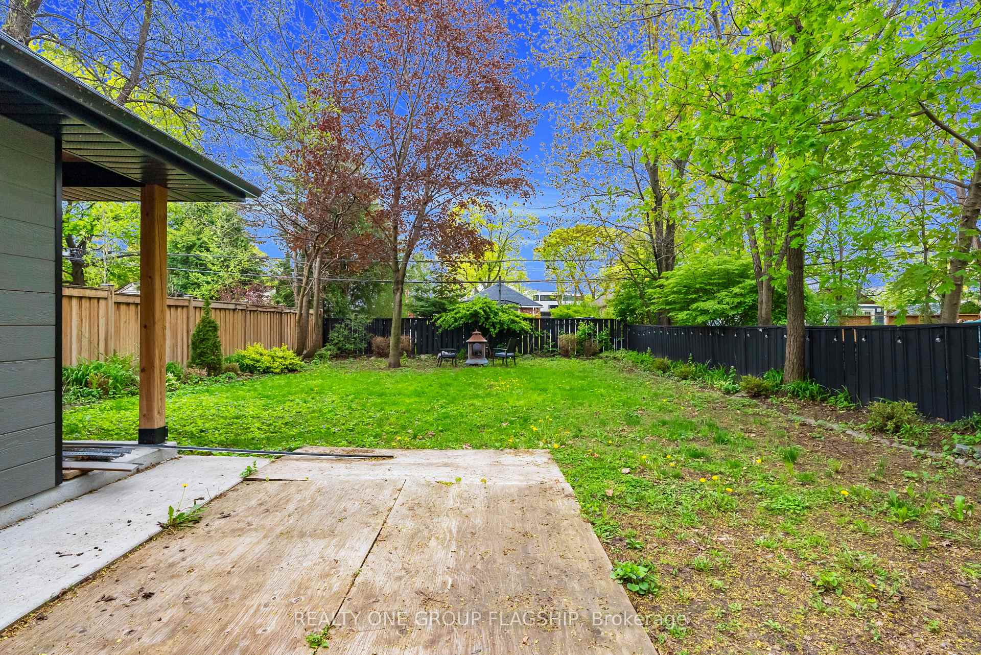 Photo 44 of 19 Yorkview Drive, Etobicoke, Stonegate-Queensway — HOMEH