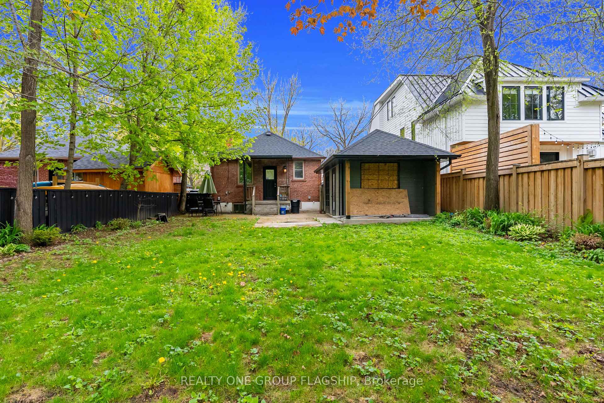 Photo 45 of 19 Yorkview Drive, Etobicoke, Stonegate-Queensway — HOMEH