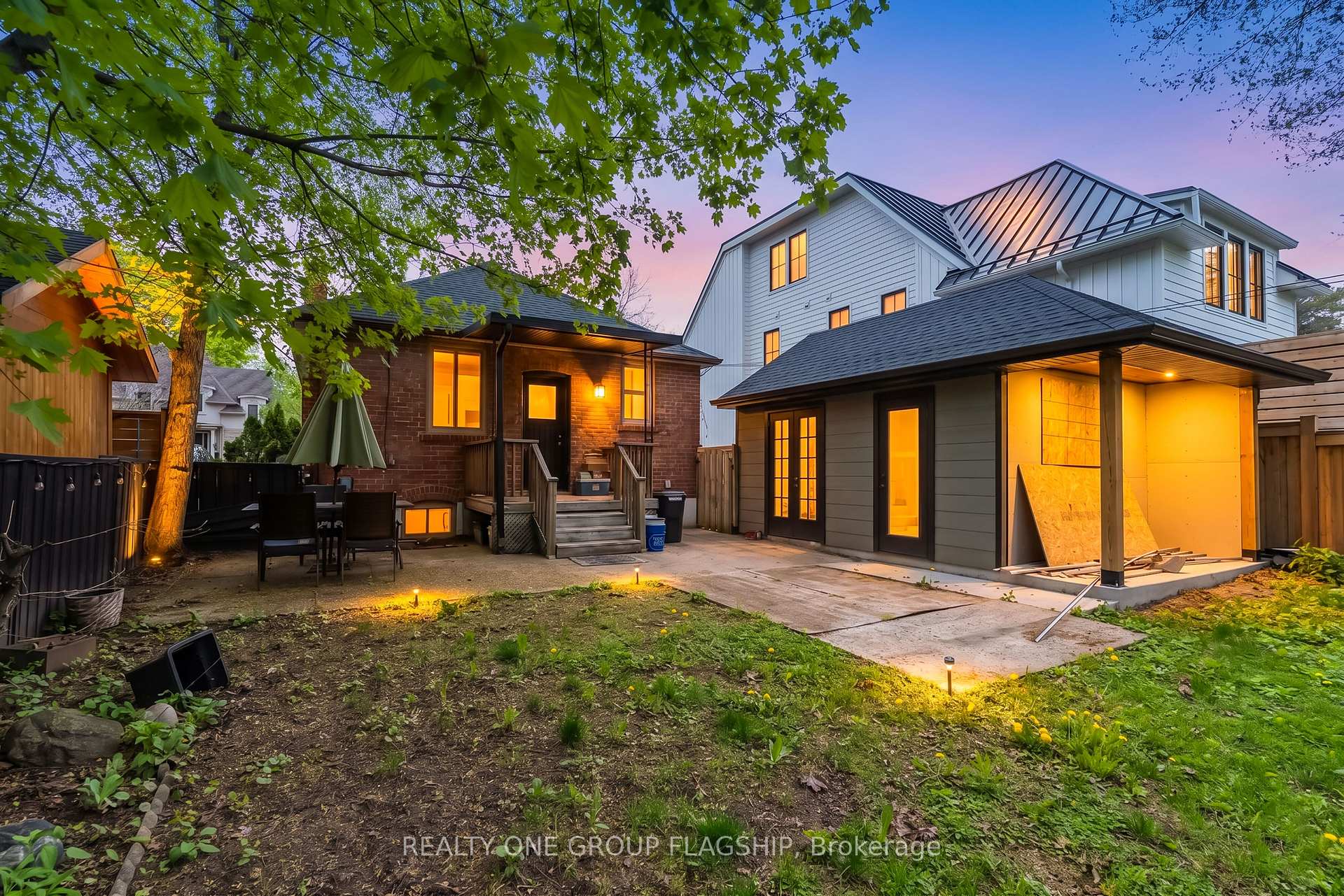 Photo 46 of 19 Yorkview Drive, Etobicoke, Stonegate-Queensway — HOMEH