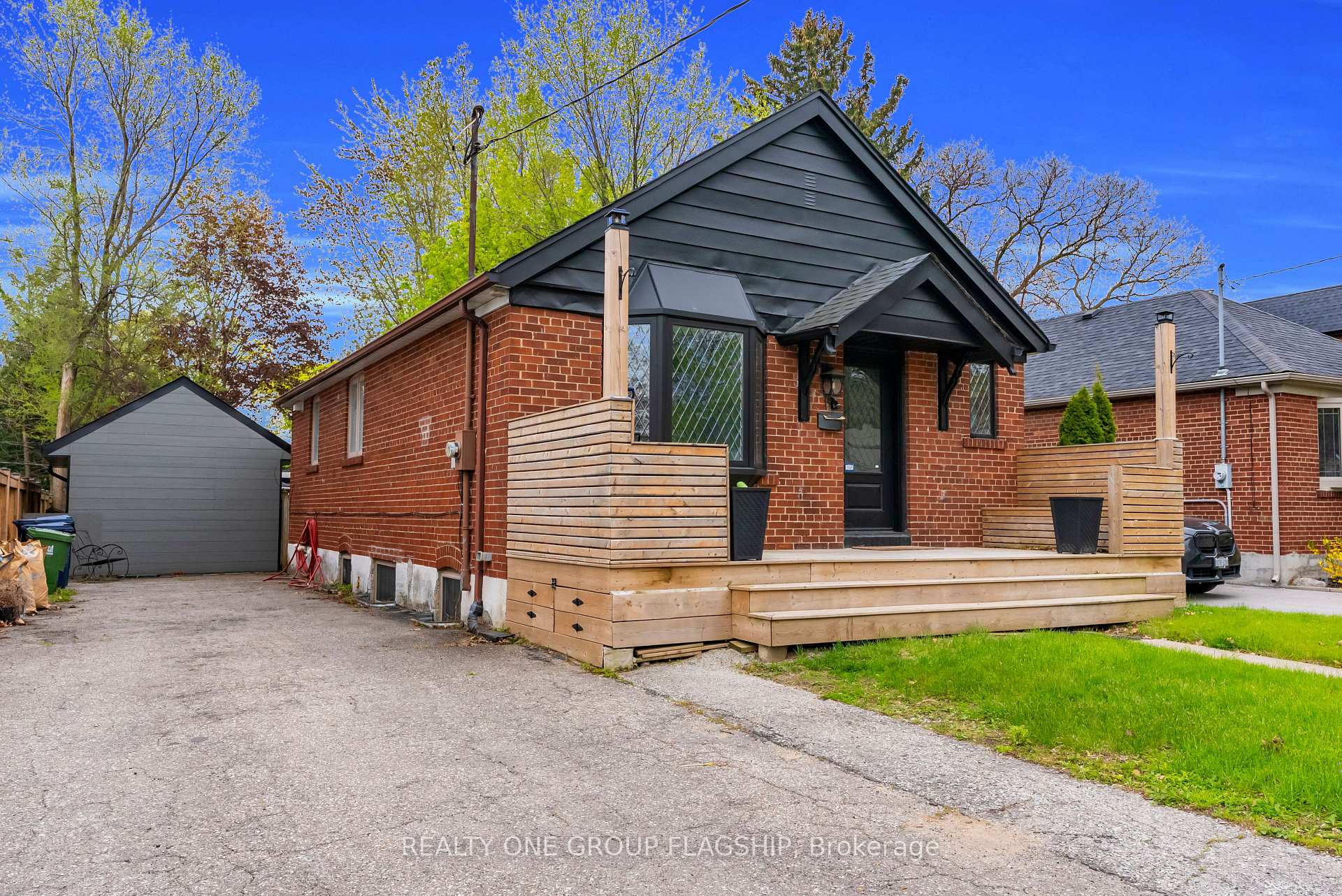 Photo 47 of 19 Yorkview Drive, Etobicoke, Stonegate-Queensway — HOMEH