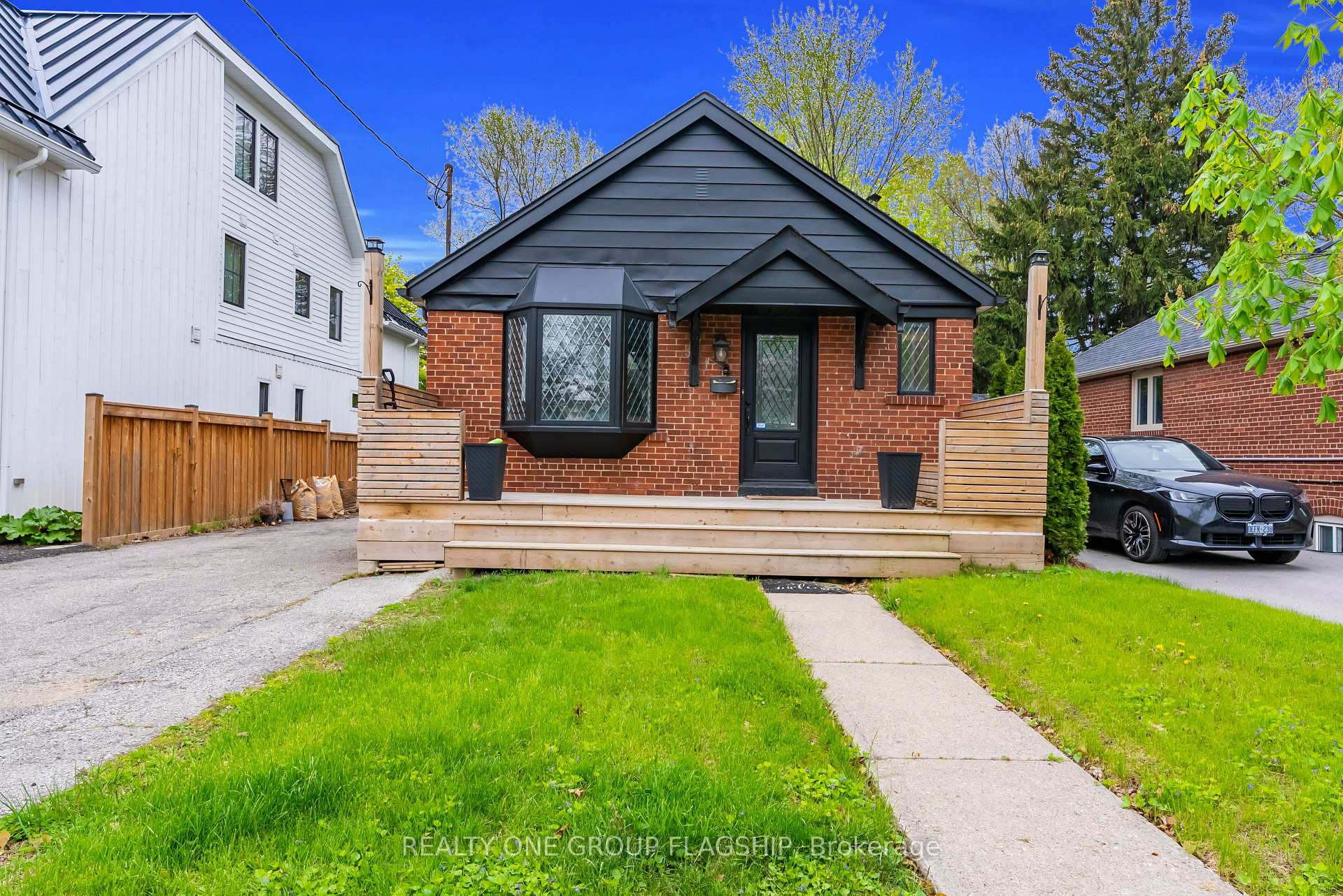 Photo 48 of 19 Yorkview Drive, Etobicoke, Stonegate-Queensway — HOMEH
