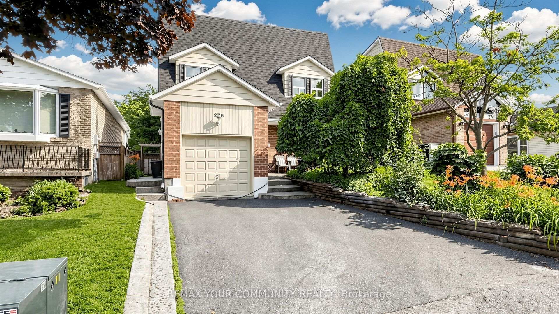 Photo 2 of 276 Currey Crescent, Newmarket, Central Newmarket — HOMEH