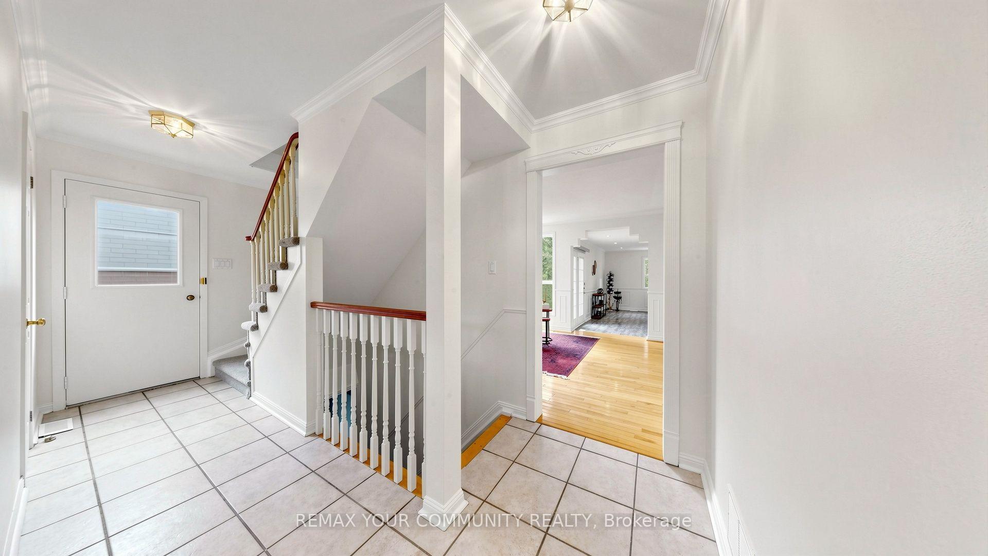 Photo 4 of 276 Currey Crescent, Newmarket, Central Newmarket — HOMEH