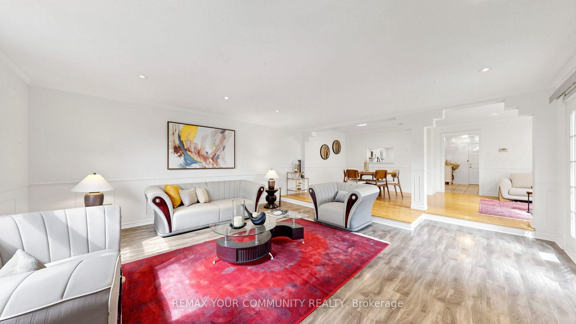 Photo 6 of 276 Currey Crescent, Newmarket, Central Newmarket — HOMEH
