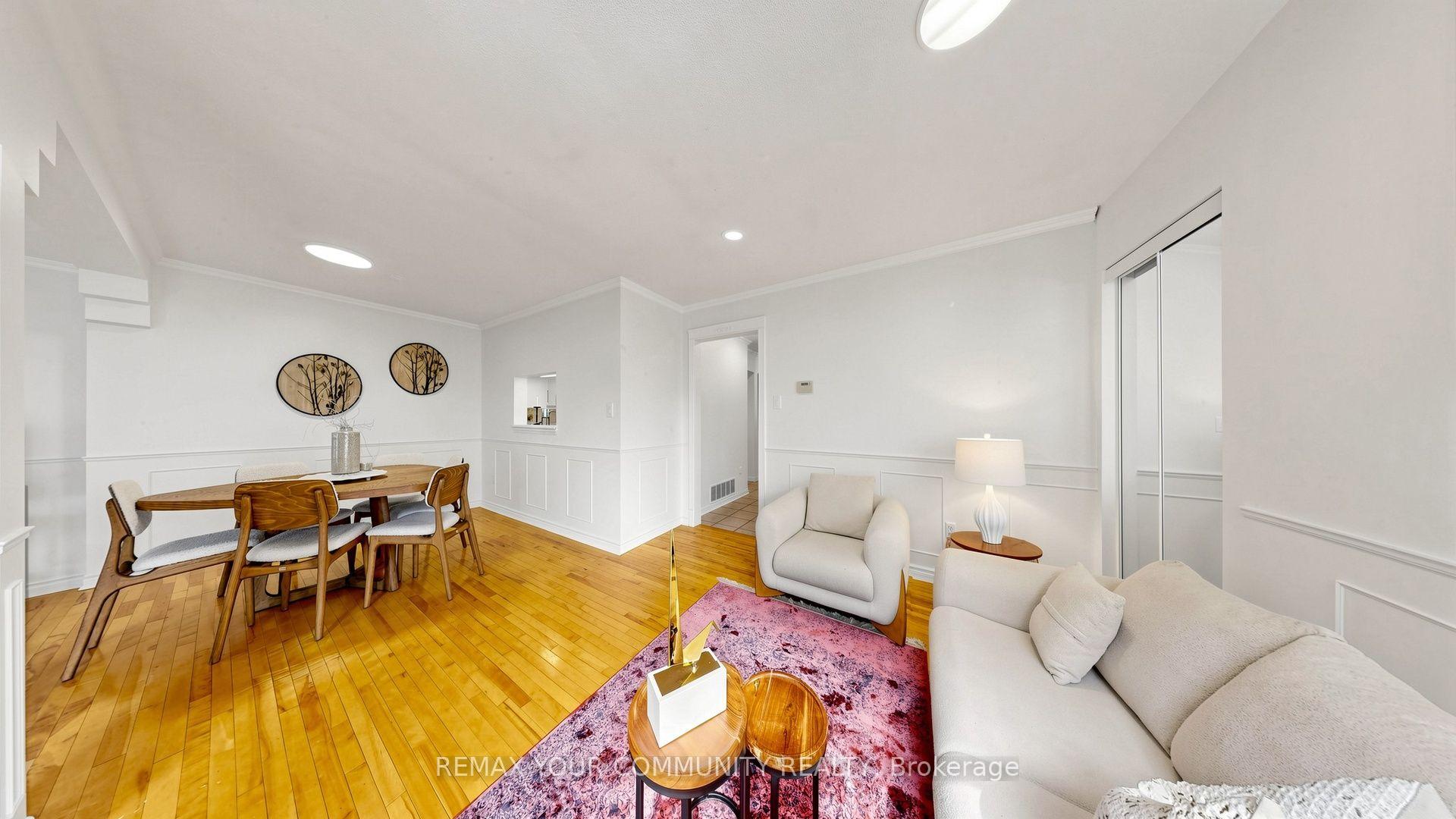 Photo 10 of 276 Currey Crescent, Newmarket, Central Newmarket — HOMEH