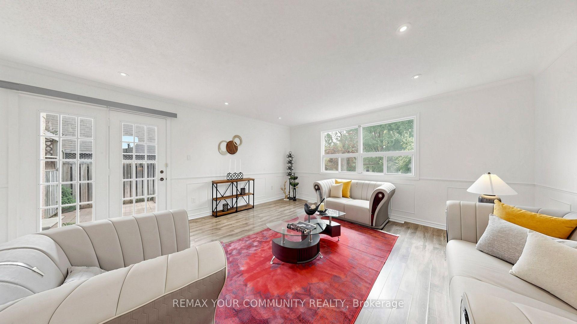 Photo 12 of 276 Currey Crescent, Newmarket, Central Newmarket — HOMEH