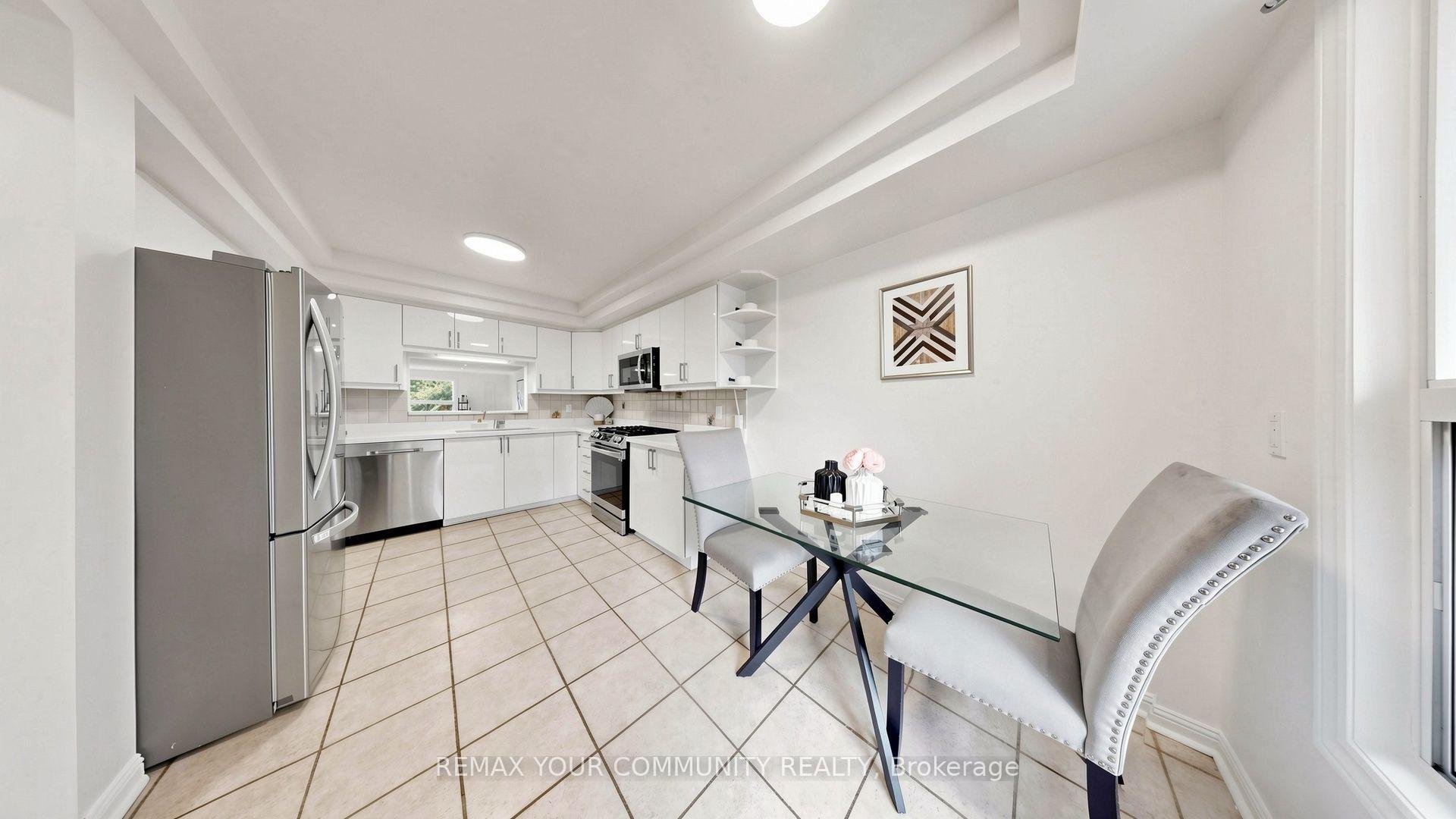 Photo 15 of 276 Currey Crescent, Newmarket, Central Newmarket — HOMEH