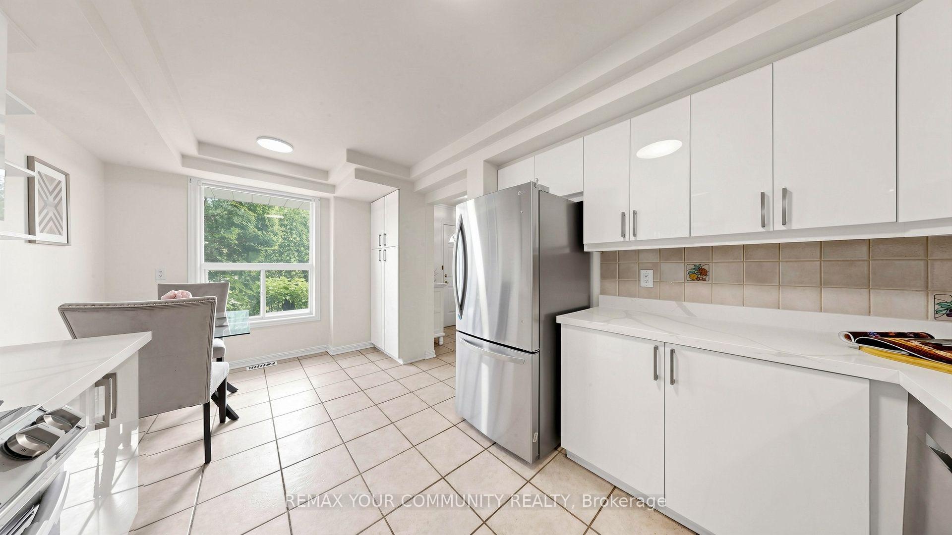 Photo 18 of 276 Currey Crescent, Newmarket, Central Newmarket — HOMEH