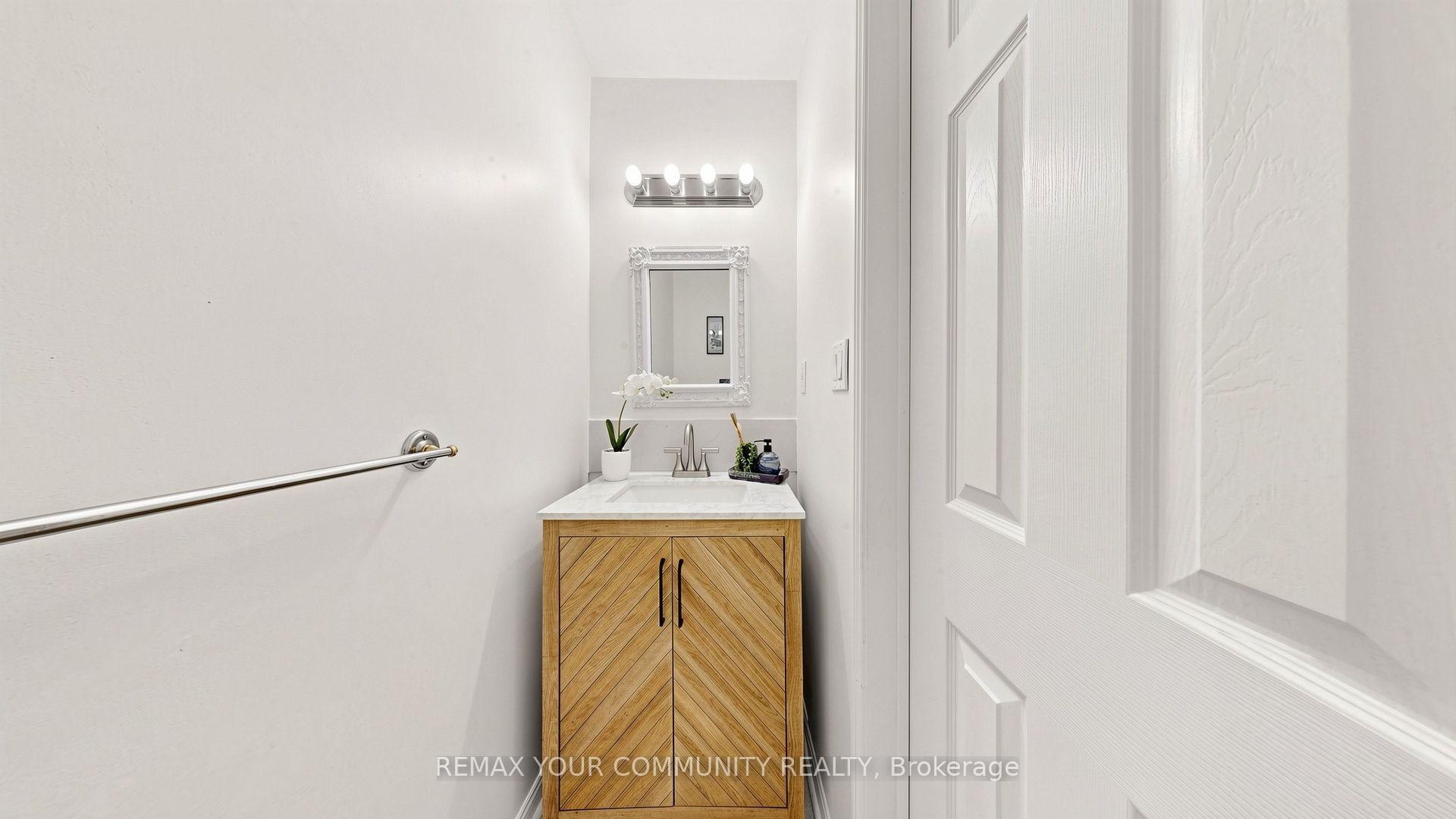 Photo 21 of 276 Currey Crescent, Newmarket, Central Newmarket — HOMEH