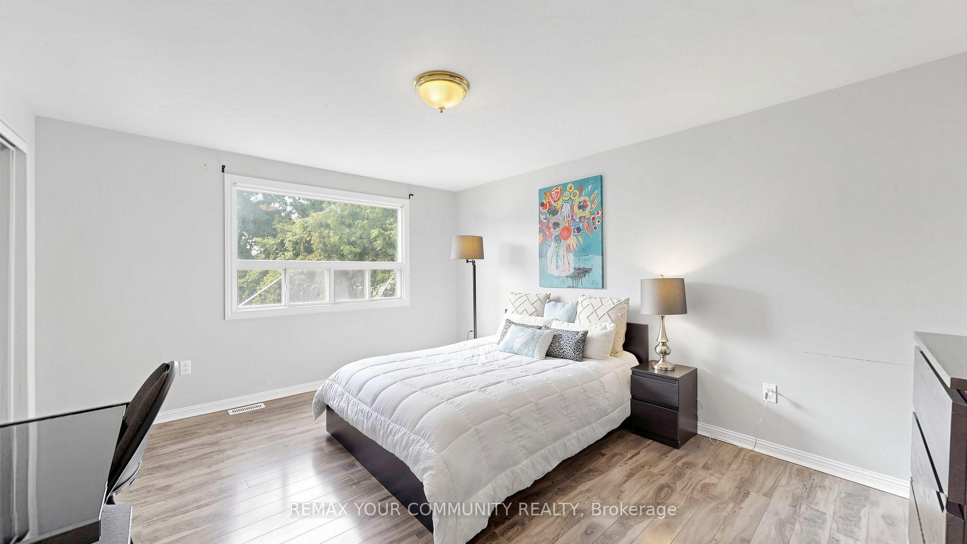 Photo 23 of 276 Currey Crescent, Newmarket, Central Newmarket — HOMEH