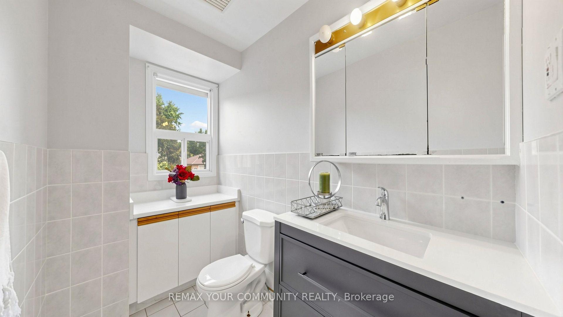 Photo 26 of 276 Currey Crescent, Newmarket, Central Newmarket — HOMEH
