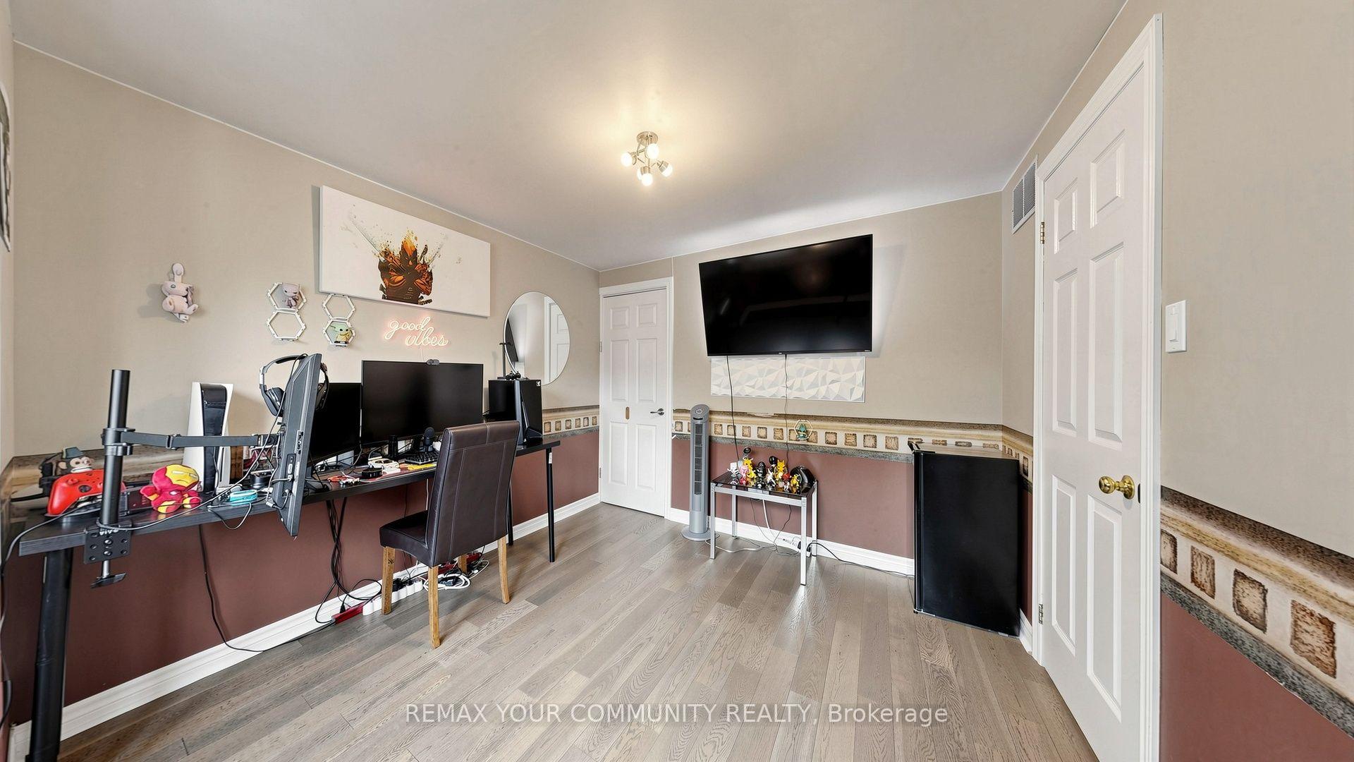 Photo 33 of 276 Currey Crescent, Newmarket, Central Newmarket — HOMEH