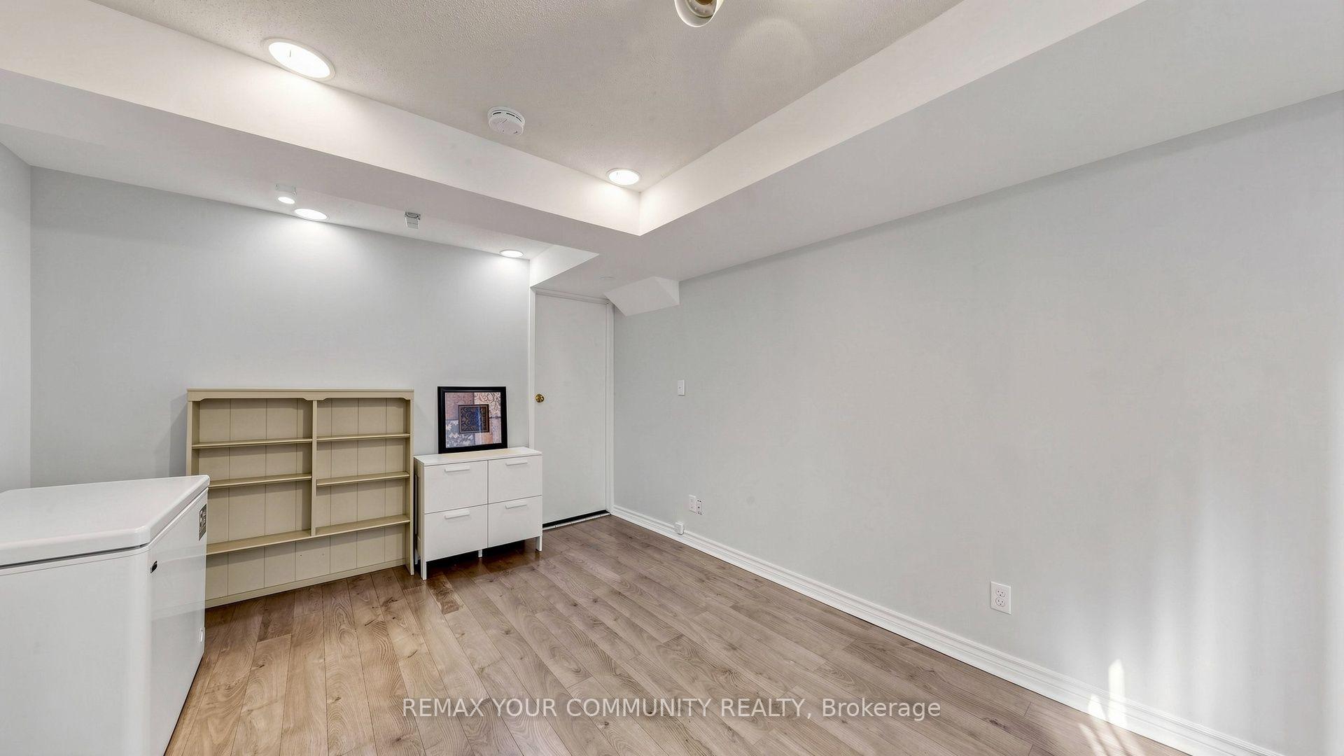 Photo 36 of 276 Currey Crescent, Newmarket, Central Newmarket — HOMEH