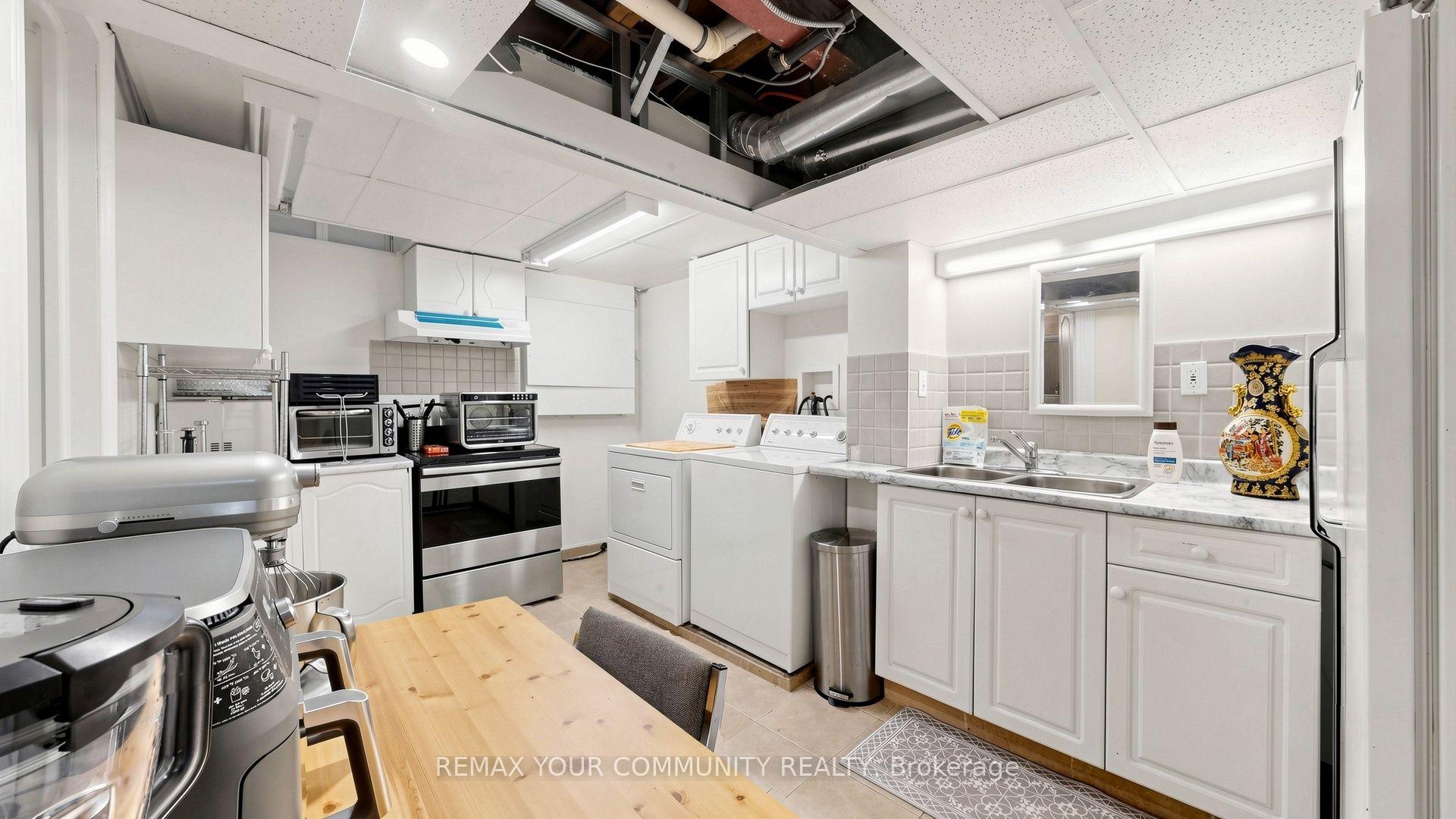 Photo 37 of 276 Currey Crescent, Newmarket, Central Newmarket — HOMEH