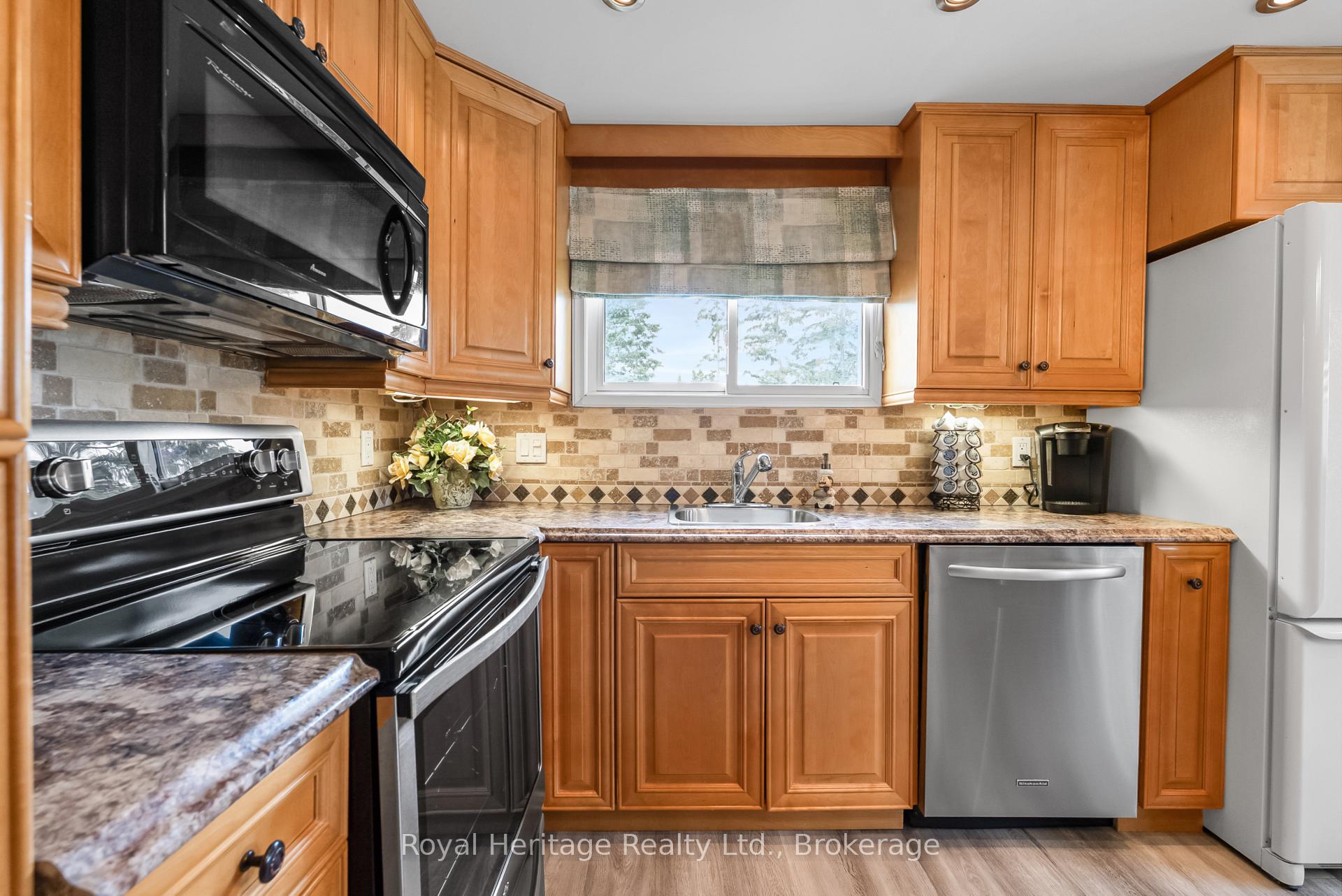 Photo 8 of 3 Macal Drive, Kawartha Lakes, Fenelon — HOMEH