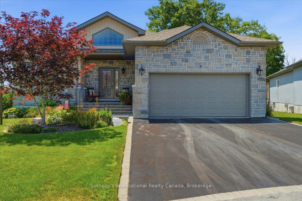 Photo 2 of 7 Conger Drive, Prince Edward County, Wellington Ward — HOMEH