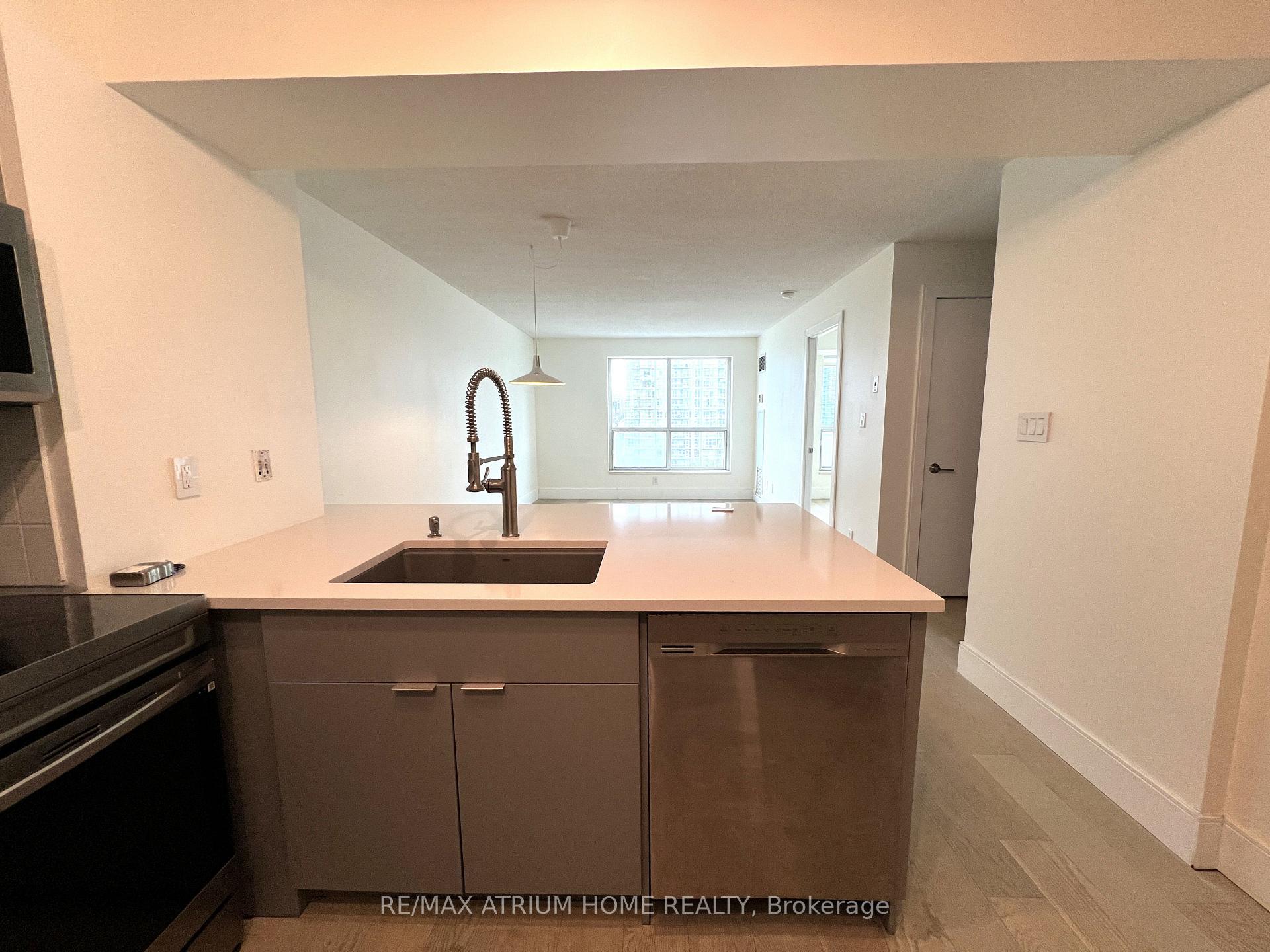 Photo 4 of Unit 905, 410 Queens Quay W, Toronto, Waterfront Communities — HOMEH