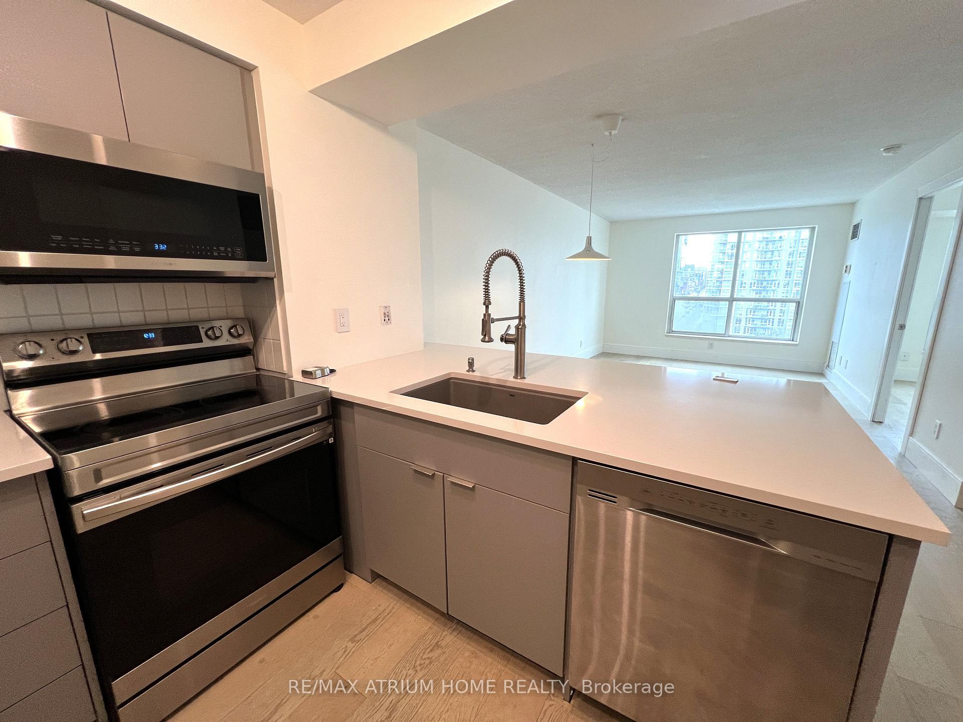 Photo 5 of Unit 905, 410 Queens Quay W, Toronto, Waterfront Communities — HOMEH