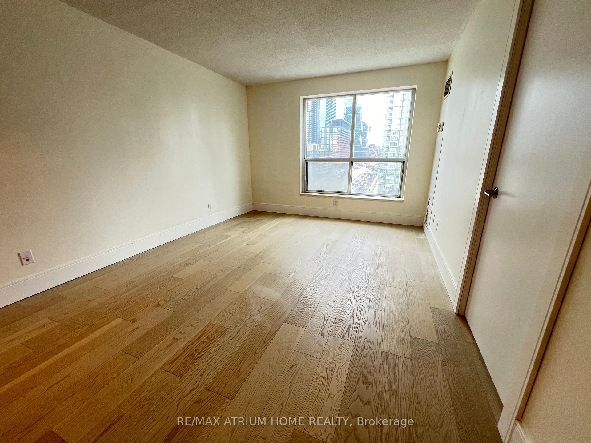 Photo 13 of Unit 905, 410 Queens Quay W, Toronto, Waterfront Communities — HOMEH