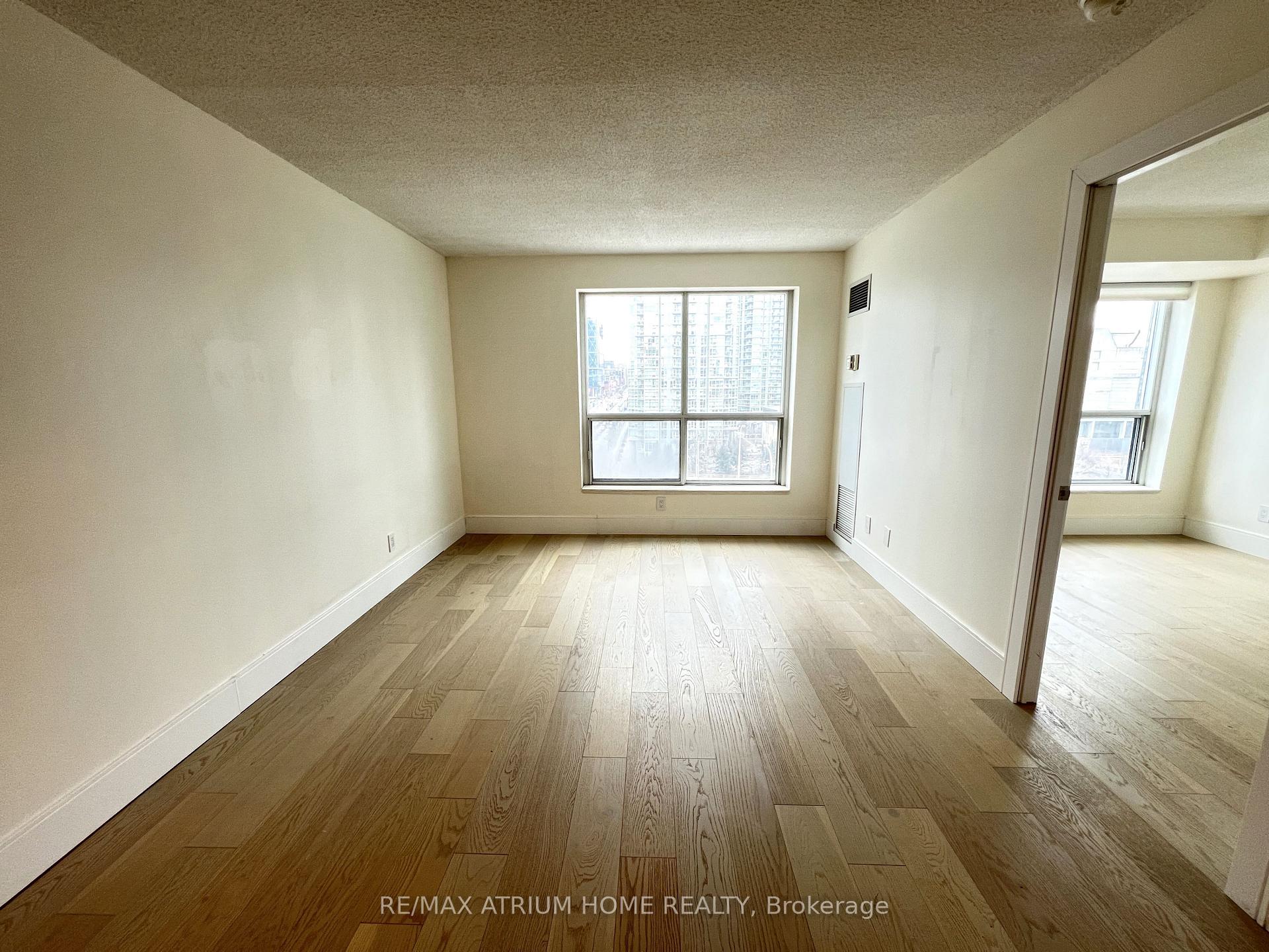 Photo 16 of Unit 905, 410 Queens Quay W, Toronto, Waterfront Communities — HOMEH