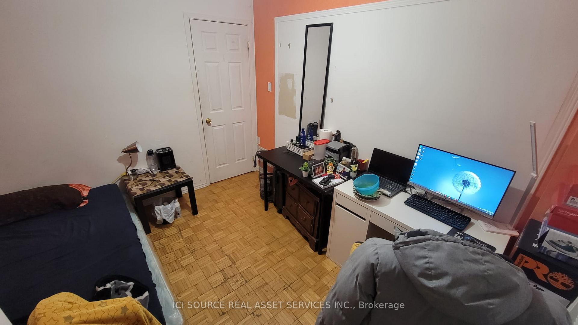 Photo 4 of 24 Mattari Court, Etobicoke, West Humber-Clairville — HOMEH