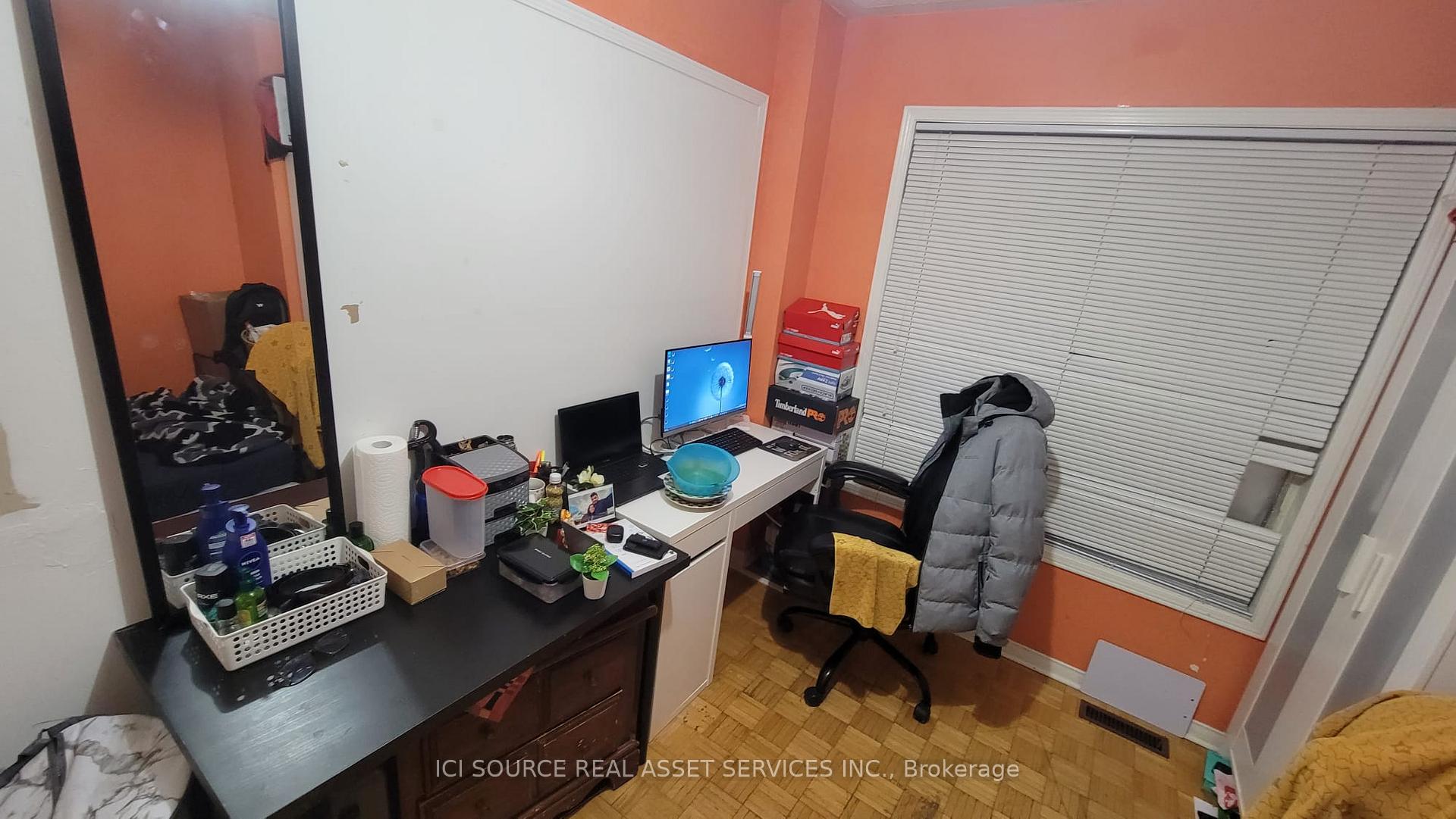 Photo 5 of 24 Mattari Court, Etobicoke, West Humber-Clairville — HOMEH