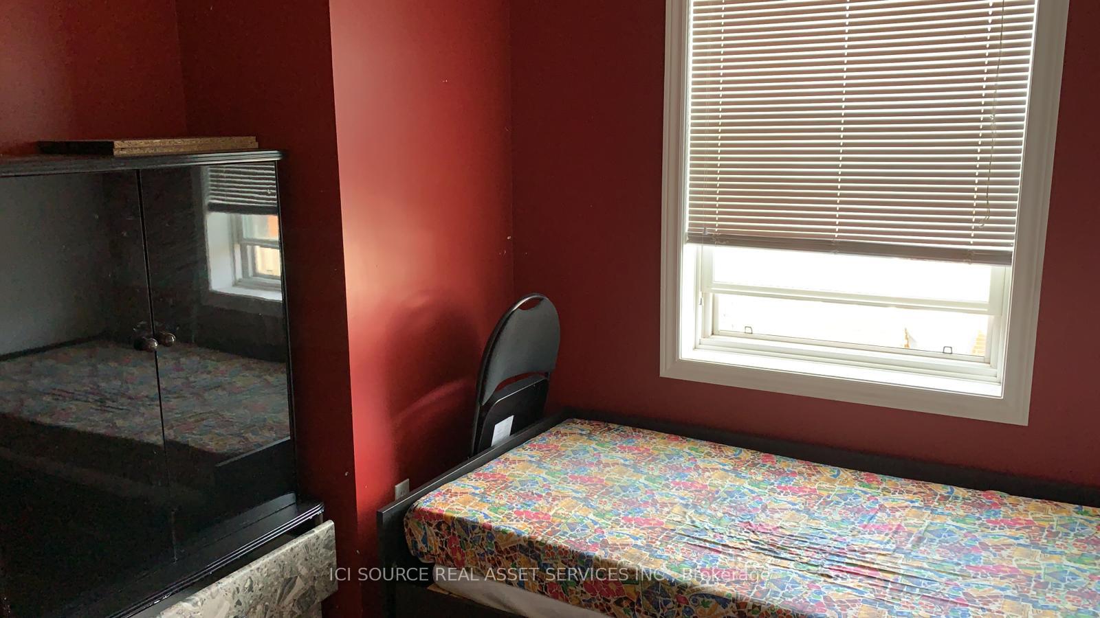Photo 9 of 24 Mattari Court, Etobicoke, West Humber-Clairville — HOMEH