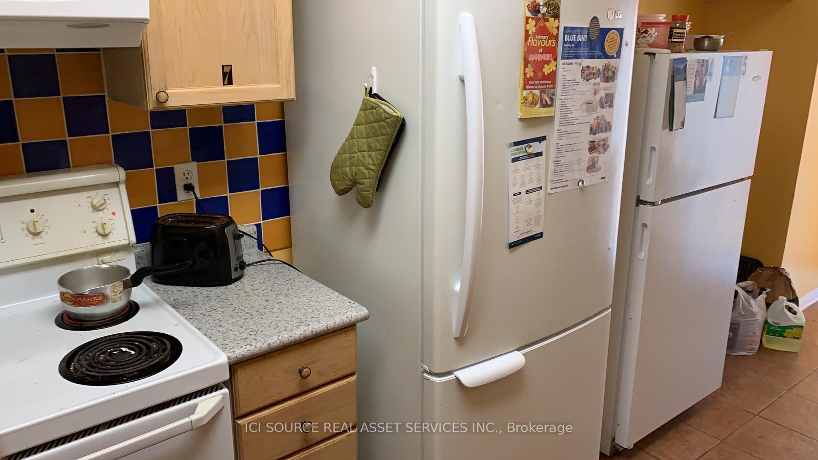 Photo 11 of 24 Mattari Court, Etobicoke, West Humber-Clairville — HOMEH