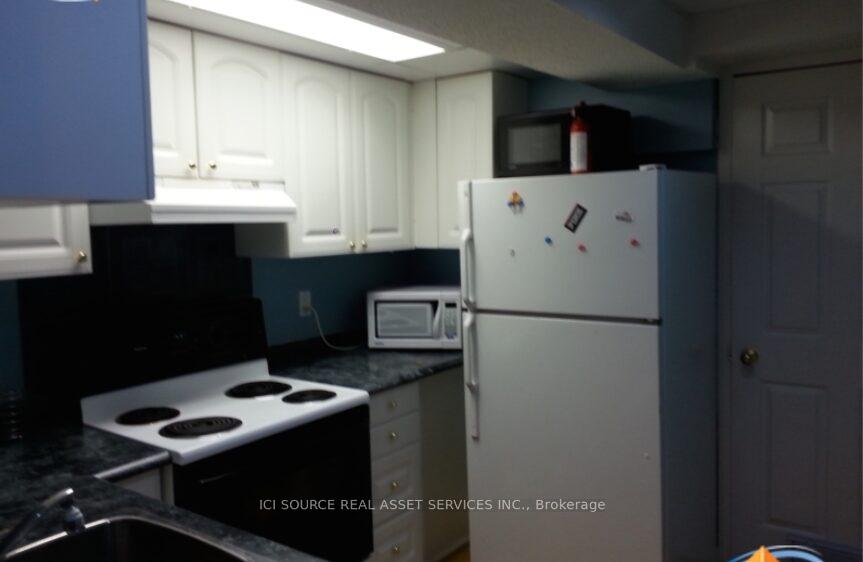 Photo 16 of 24 Mattari Court, Etobicoke, West Humber-Clairville — HOMEH