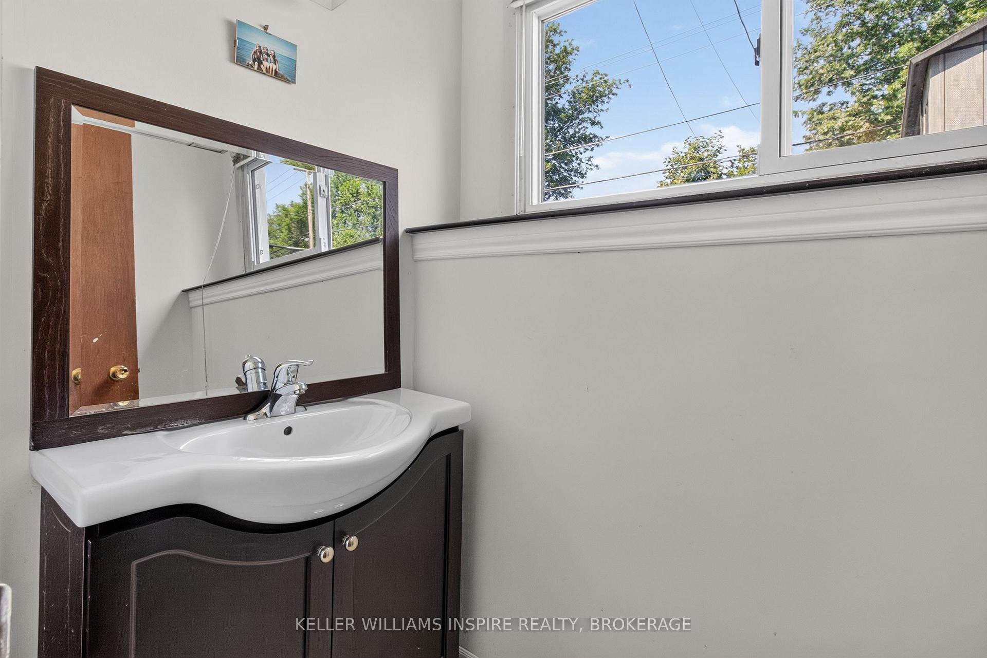 Photo 32 of 38 Westran Road, Loyalist, Amherstview — HOMEH