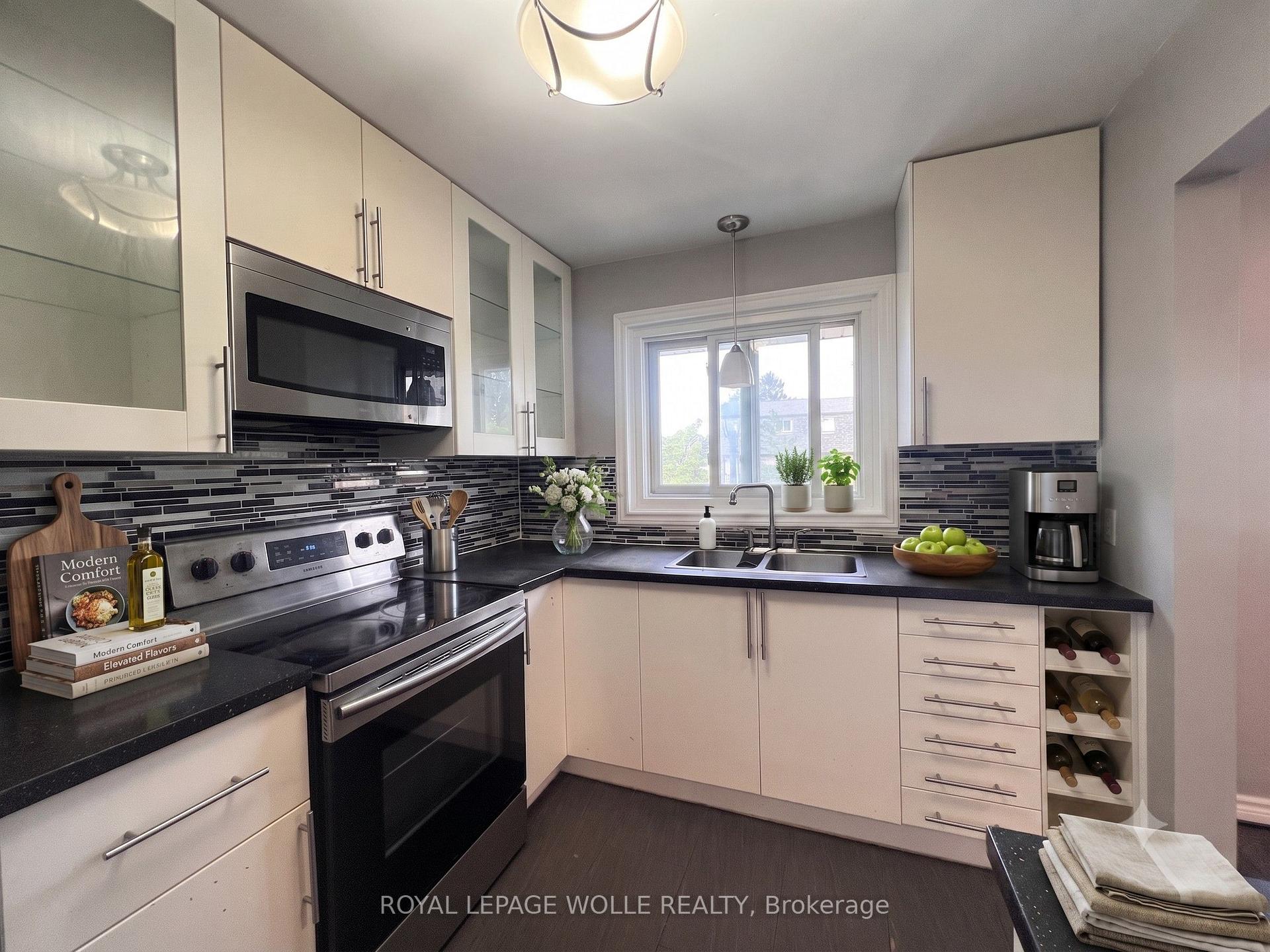 Photo 3 of Unit 4, 138 Blackhorne Drive, Kitchener — HOMEH