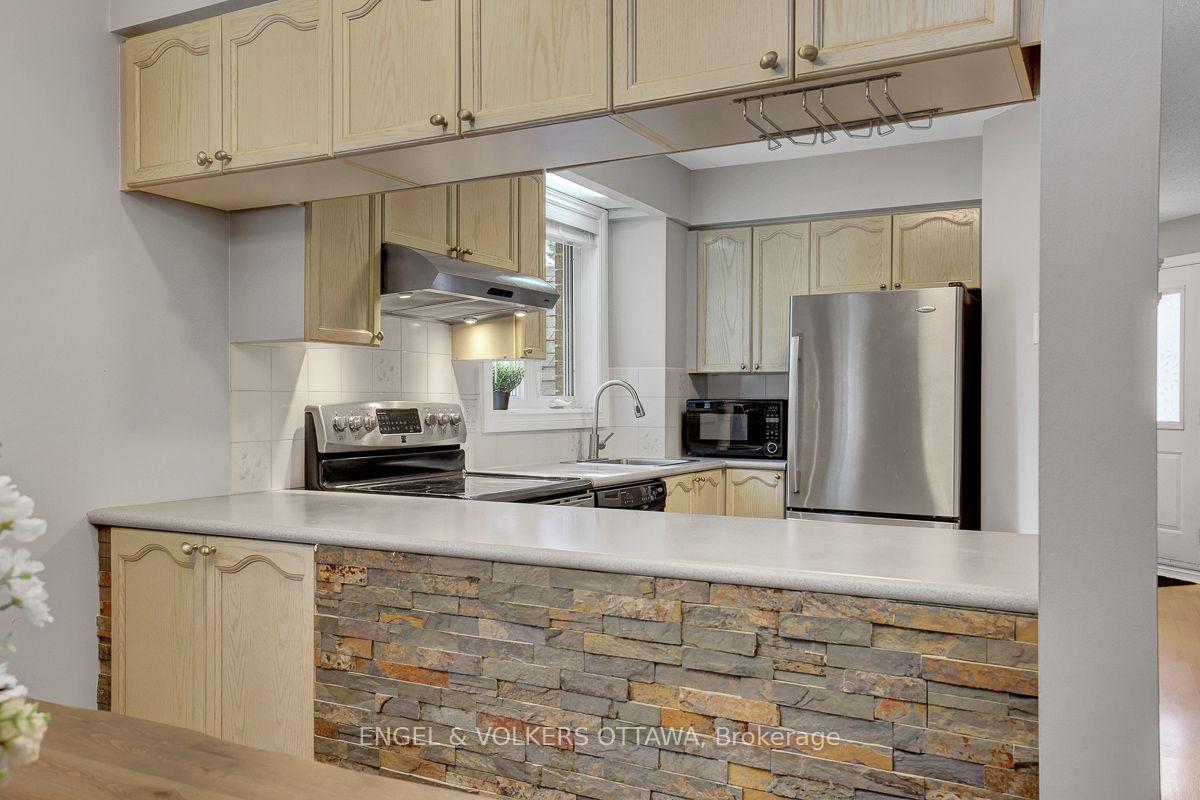 Photo 13 of 382 Briston Private, Ottawa, Hunt Club Park — HOMEH
