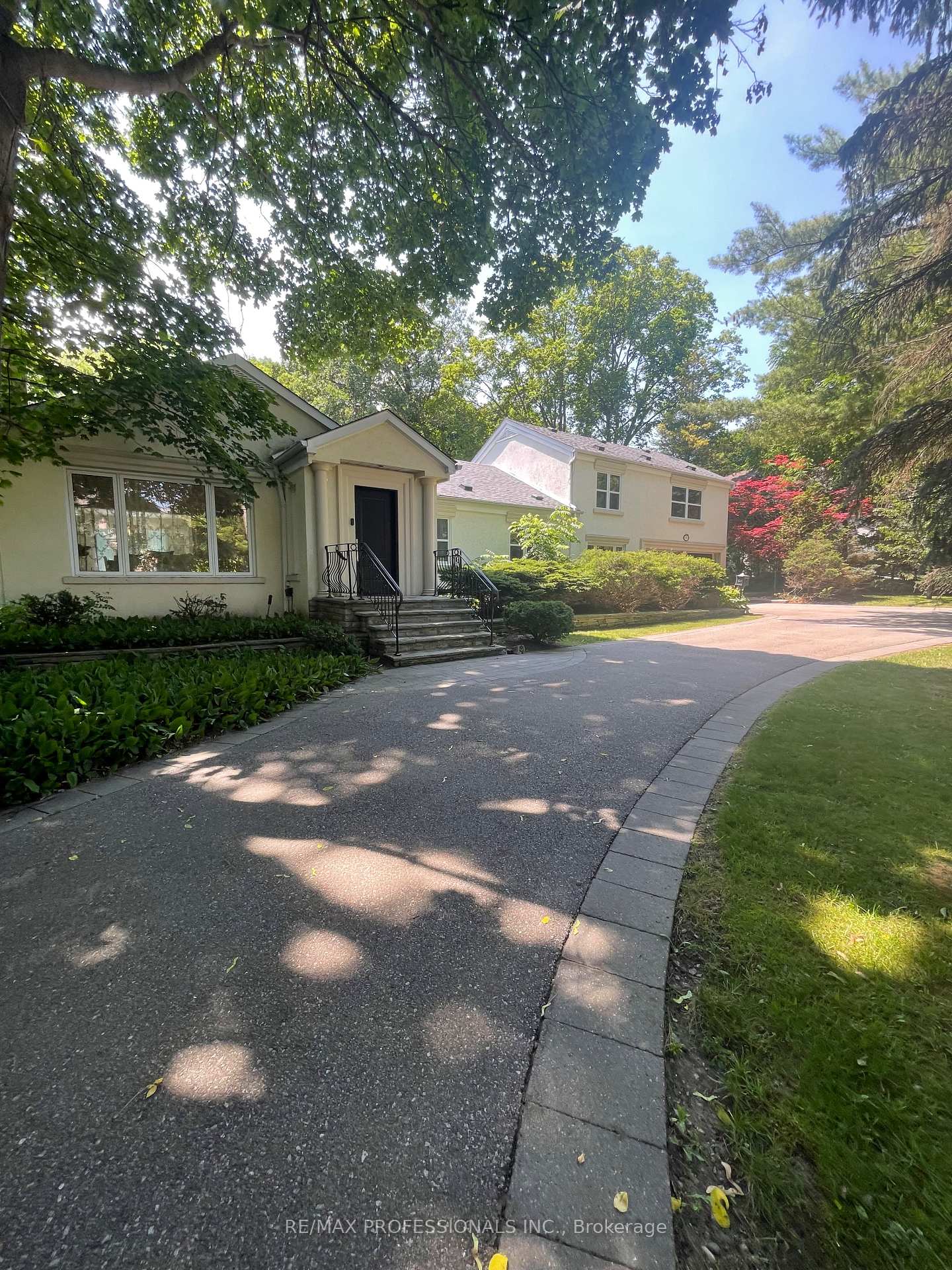 Photo 1 of 560 Meadow Wood Road, Mississauga, Clarkson — HOMEH