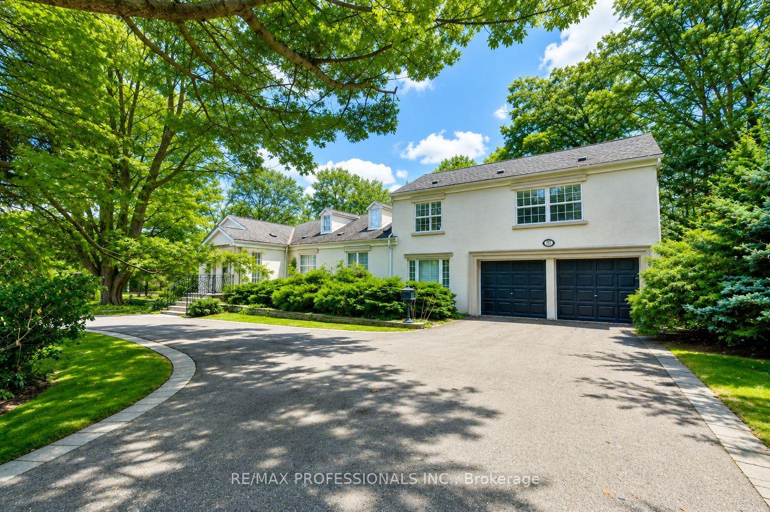 Photo 2 of 560 Meadow Wood Road, Mississauga, Clarkson — HOMEH
