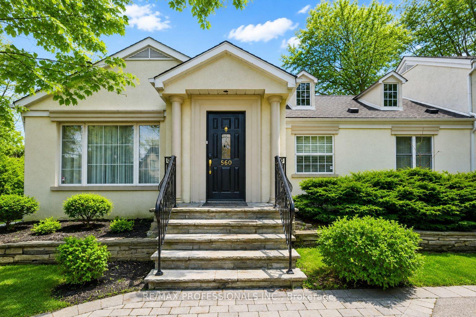 Photo 4 of 560 Meadow Wood Road, Mississauga, Clarkson — HOMEH