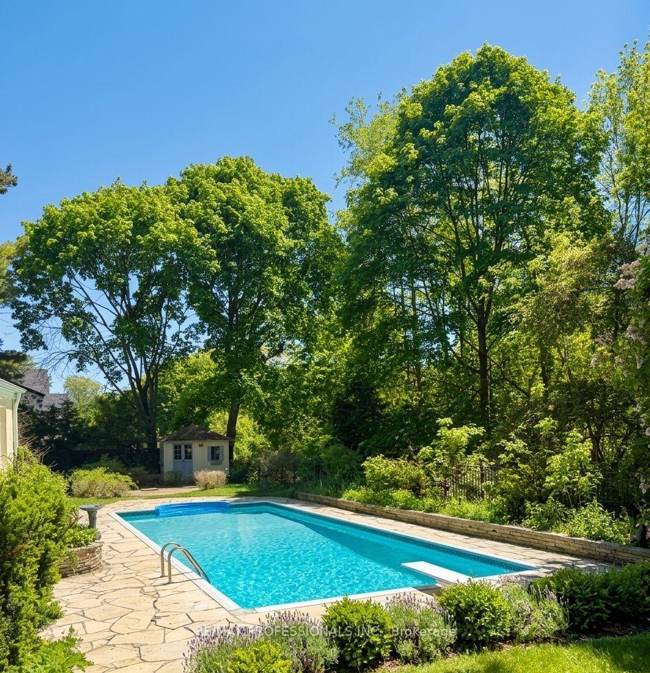 Photo 6 of 560 Meadow Wood Road, Mississauga, Clarkson — HOMEH