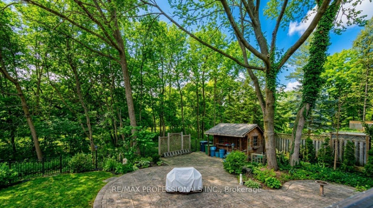 Photo 7 of 560 Meadow Wood Road, Mississauga, Clarkson — HOMEH