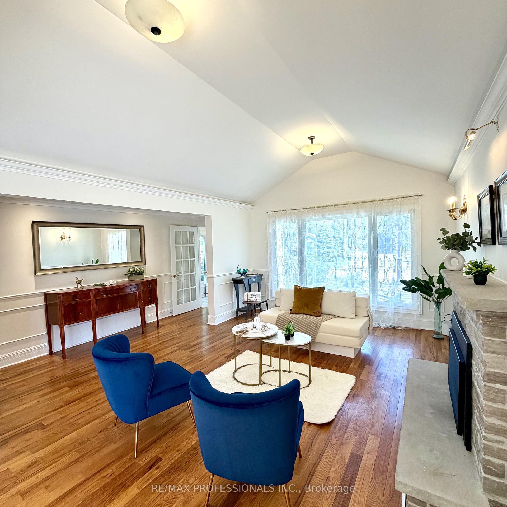Photo 10 of 560 Meadow Wood Road, Mississauga, Clarkson — HOMEH