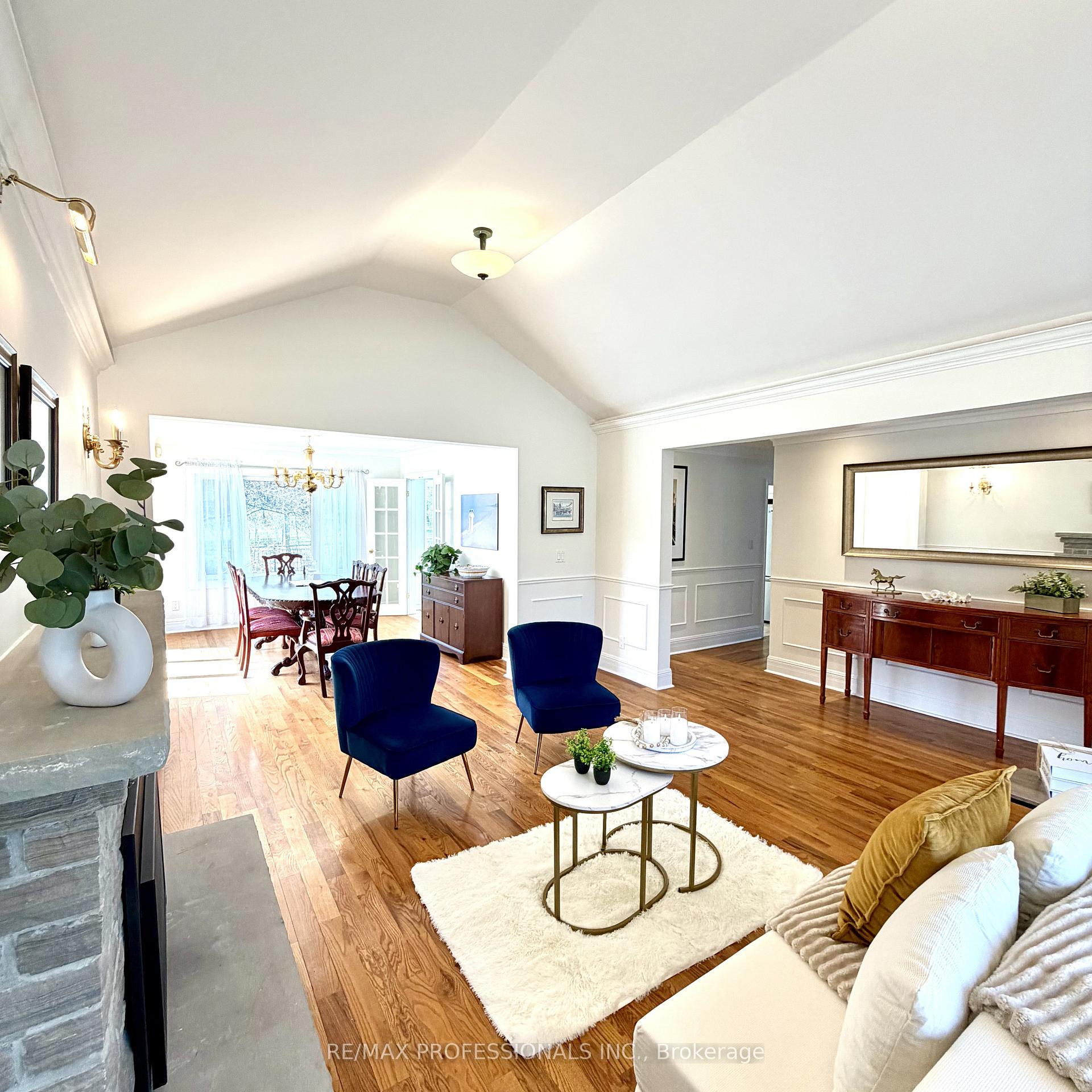 Photo 12 of 560 Meadow Wood Road, Mississauga, Clarkson — HOMEH